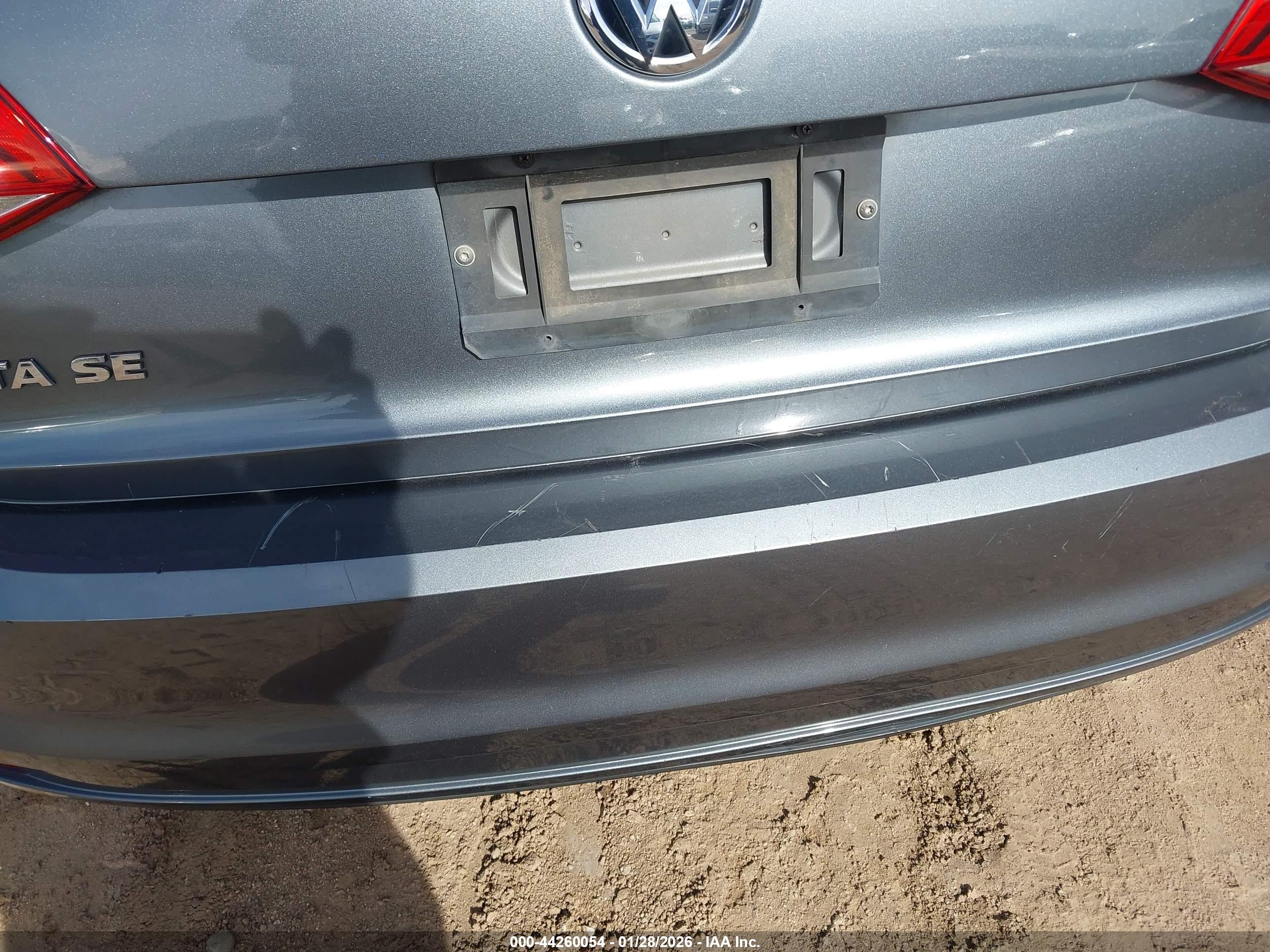 VOLKSWAGEN JETTA image 6