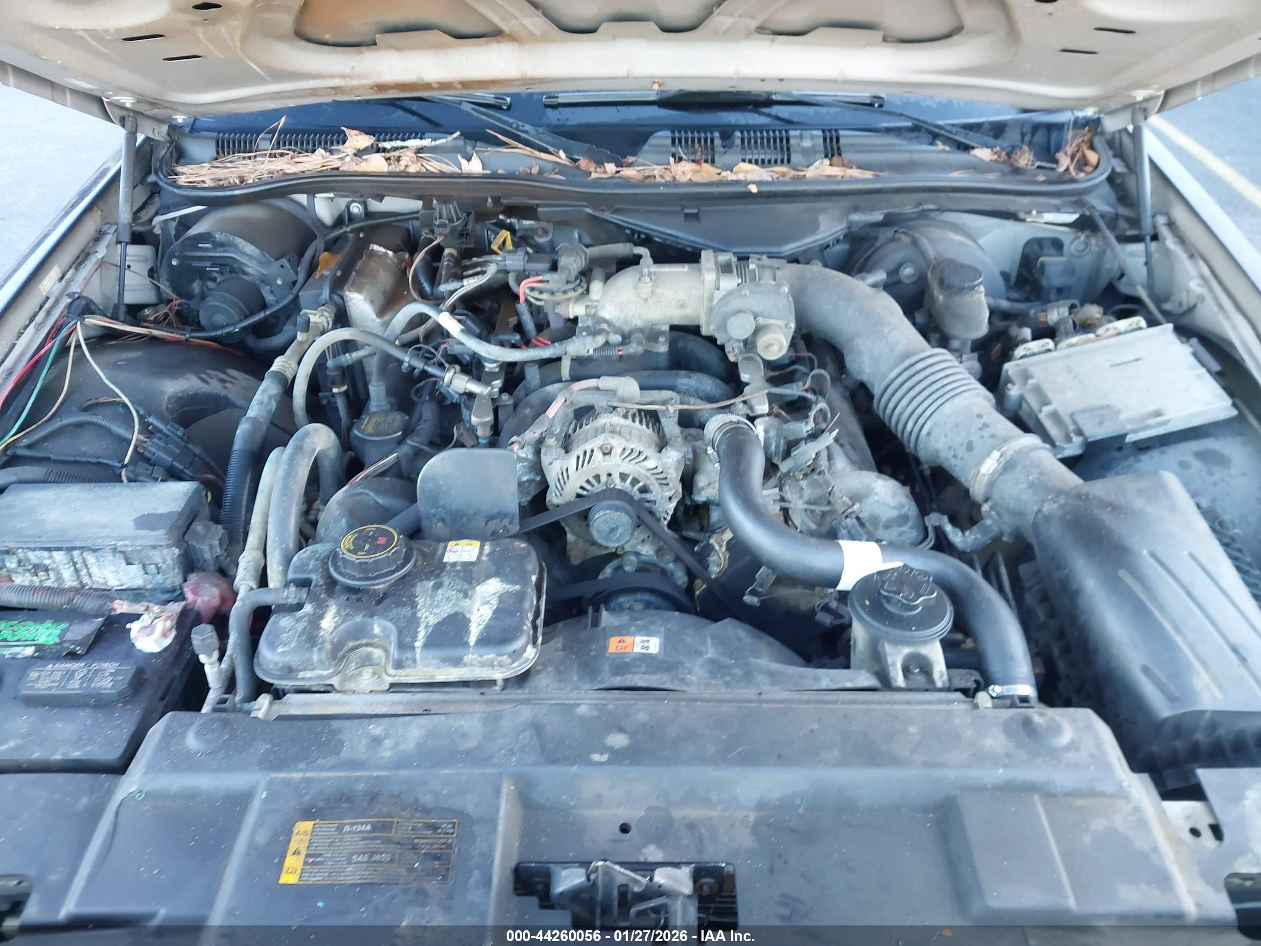 FORD CROWN image 10
