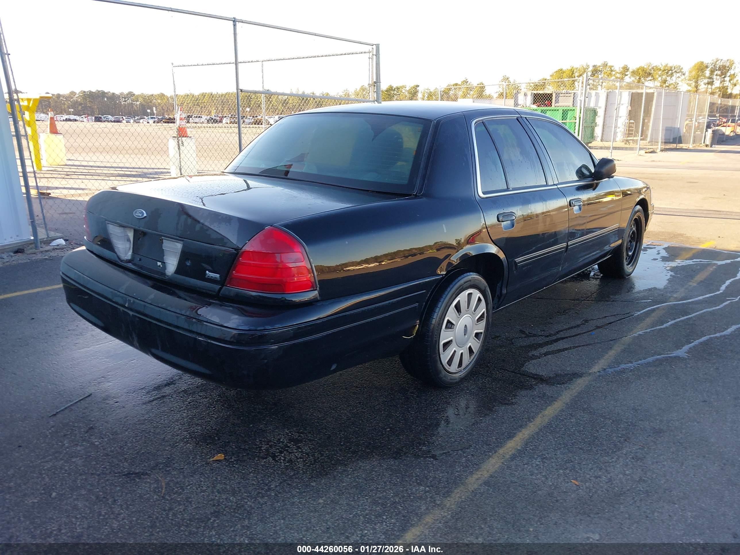 FORD CROWN image 4