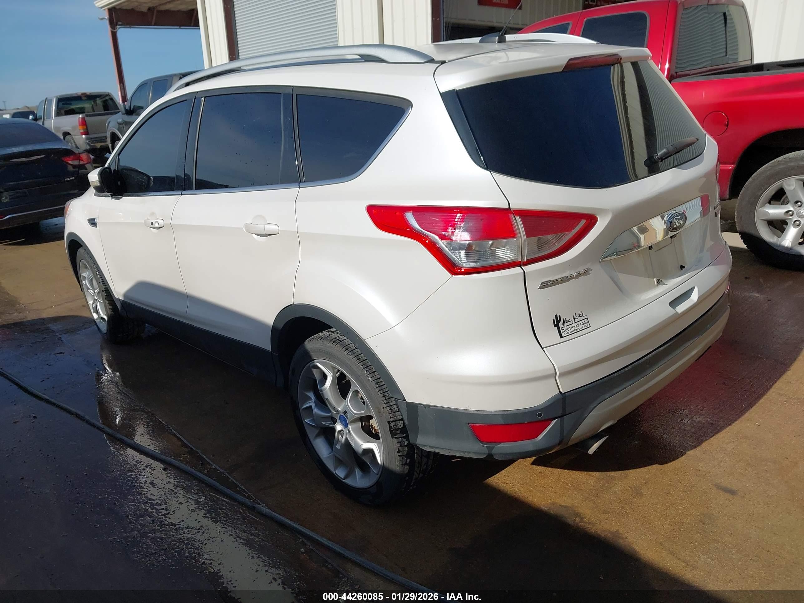 FORD ESCAPE image 3