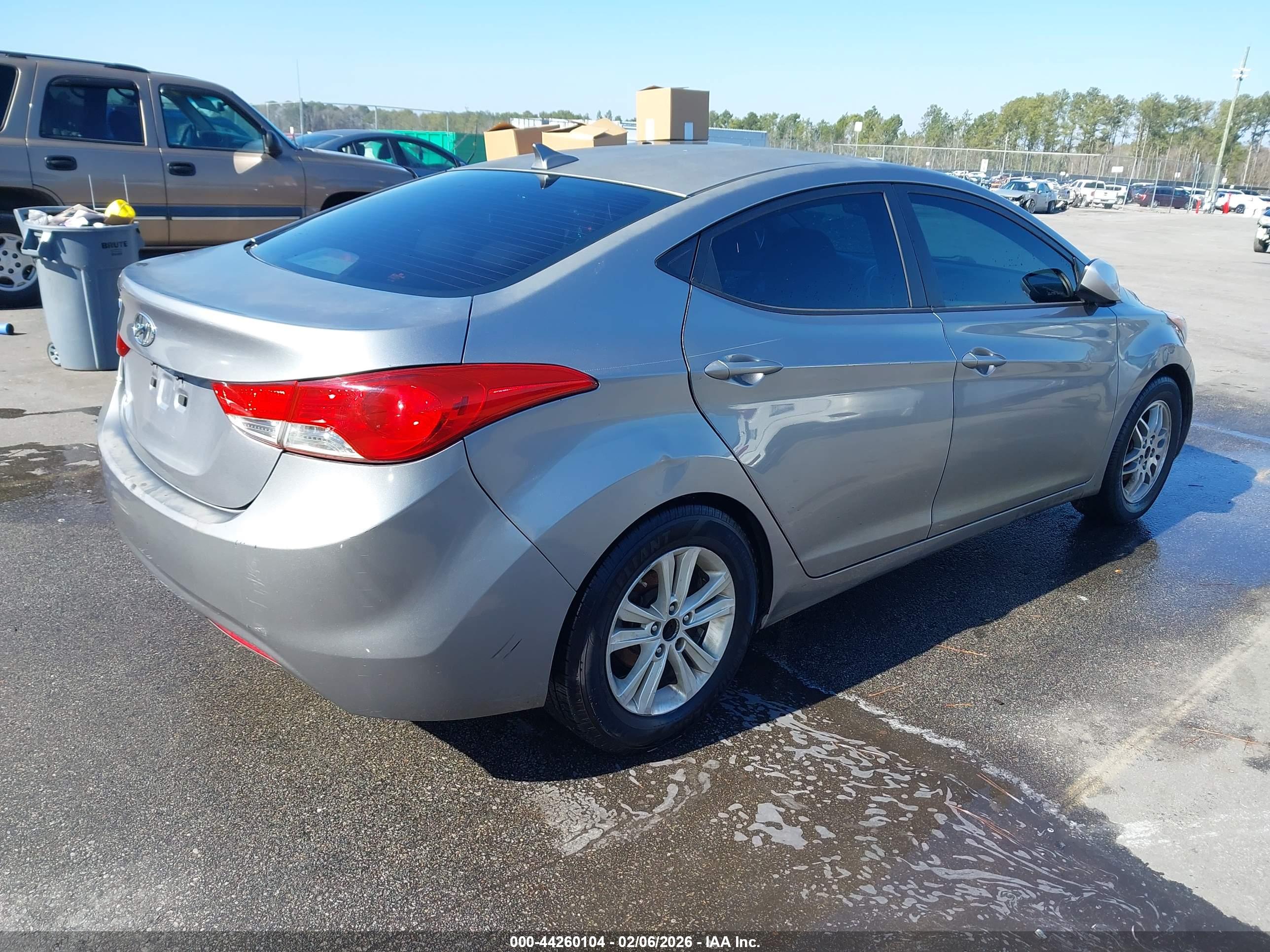 HYUNDAI ELANTRA image 4