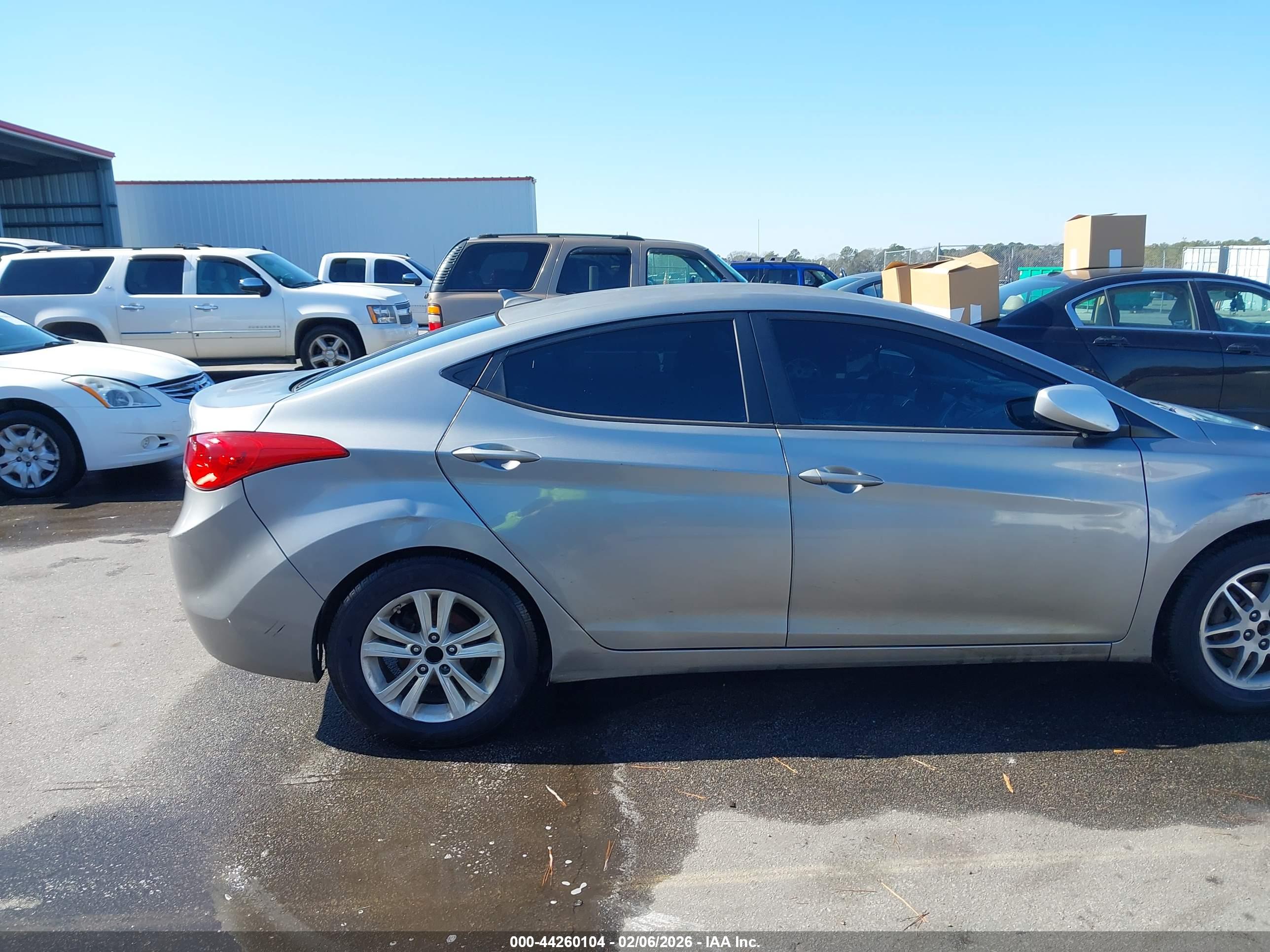 HYUNDAI ELANTRA image 6