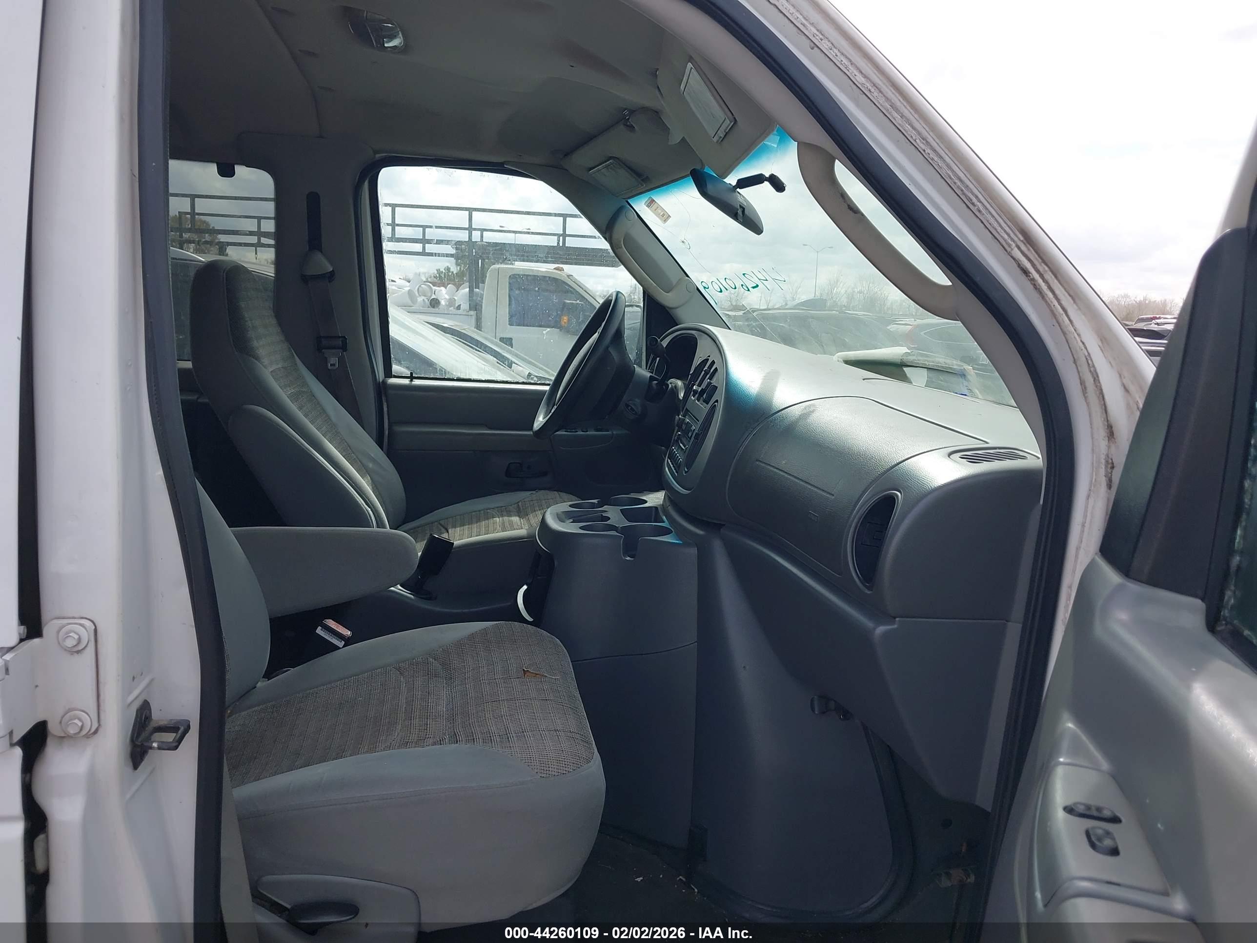 FORD E-350 image 5