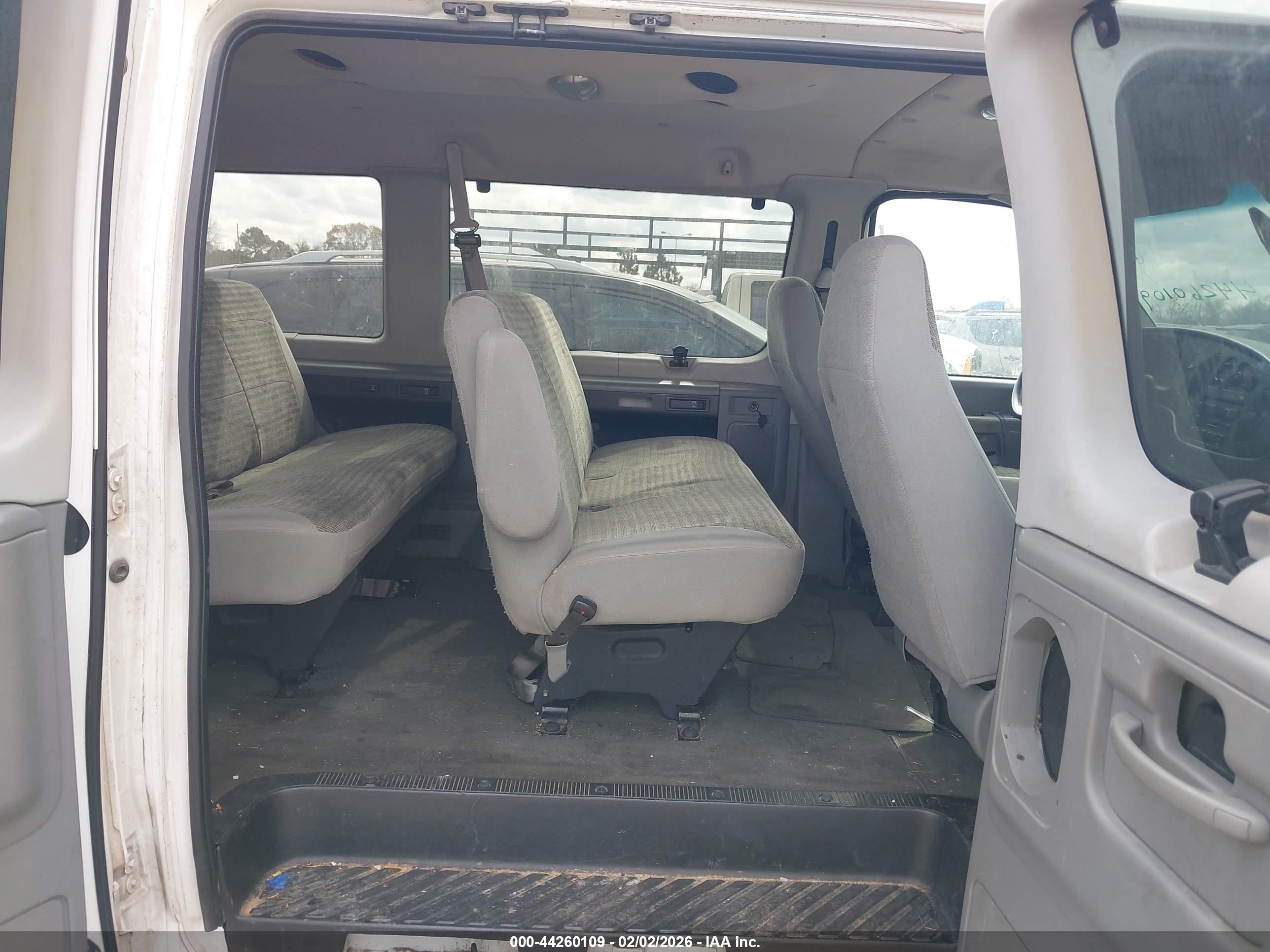 FORD E-350 image 8