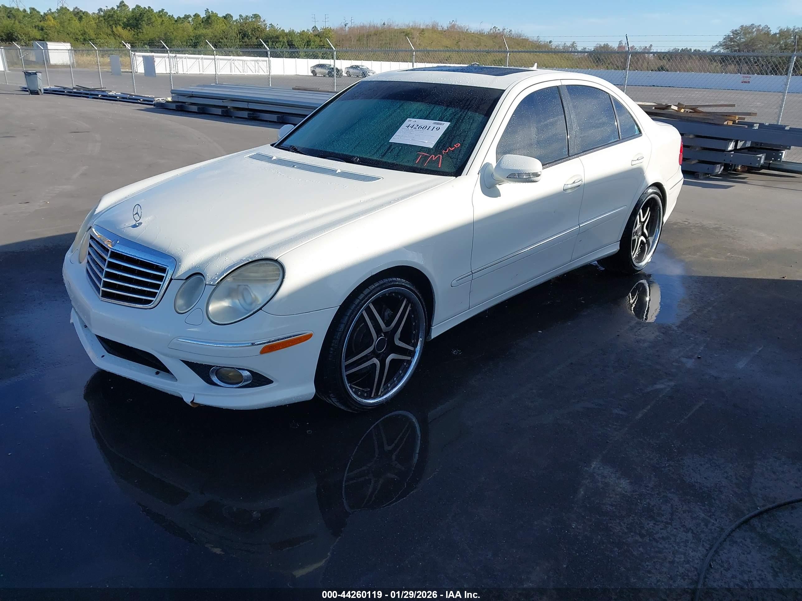 MERCEDES-BENZ E image 2
