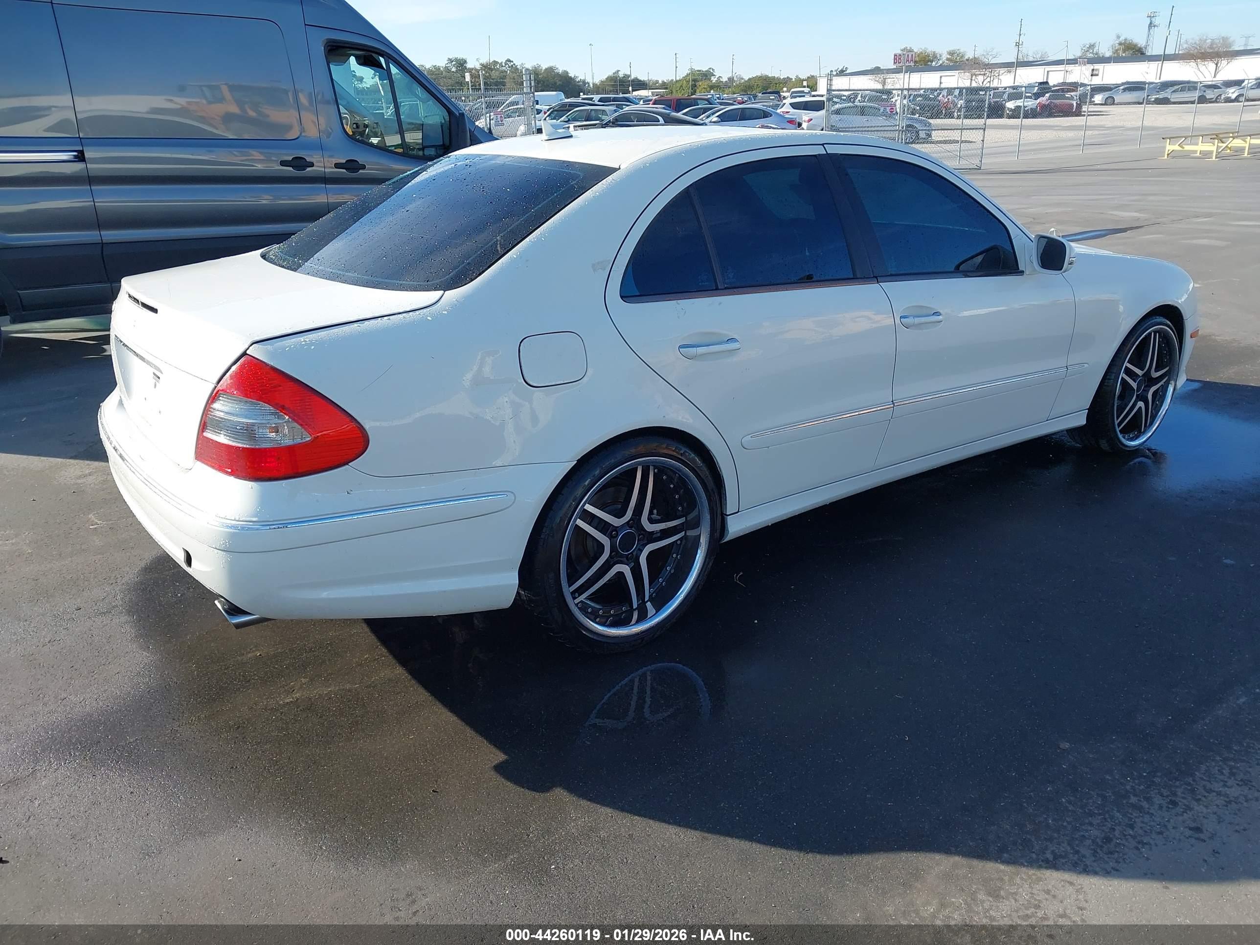 MERCEDES-BENZ E image 4