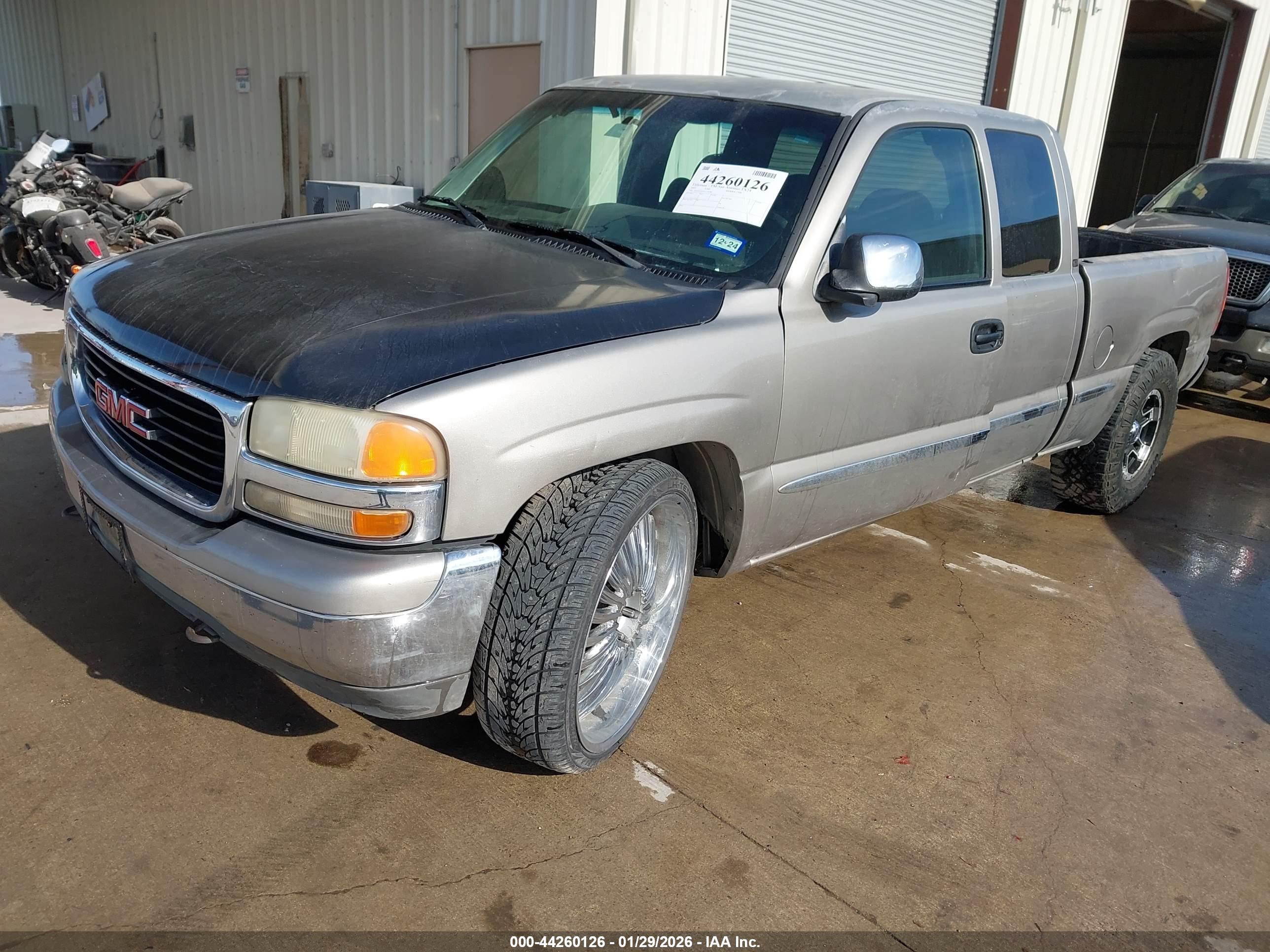 GMC SIERRA image 2