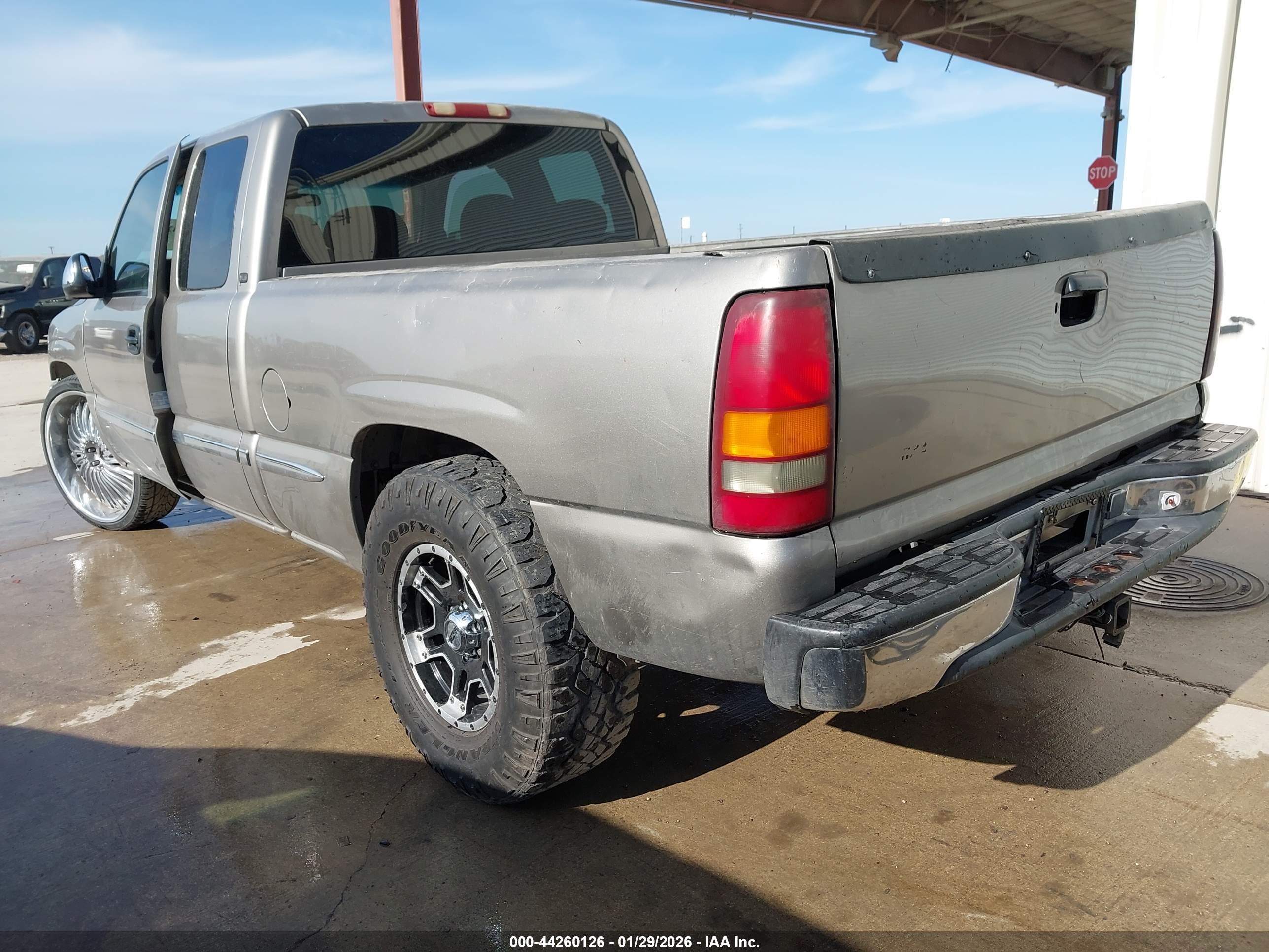 GMC SIERRA image 3