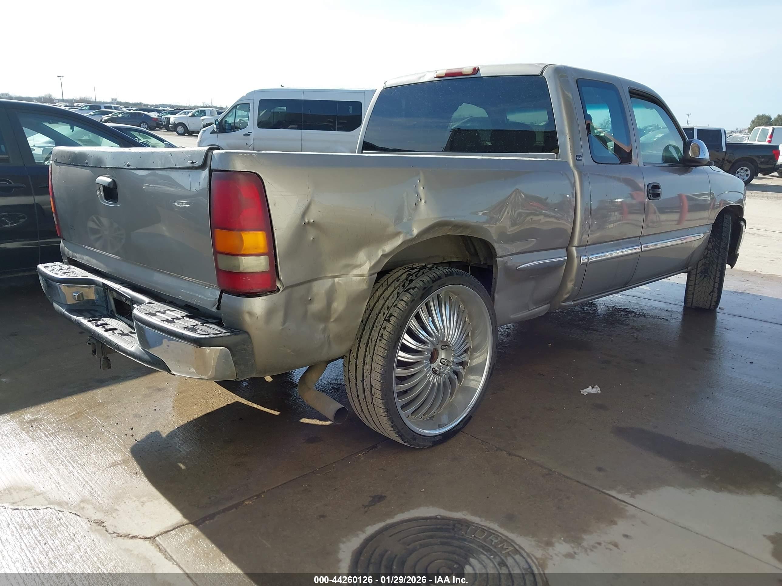 GMC SIERRA image 4