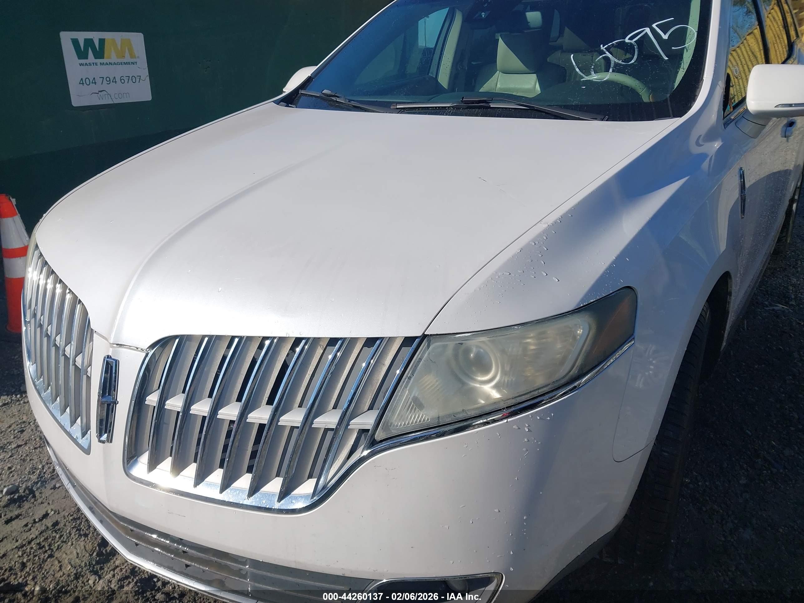 LINCOLN MKT image 10