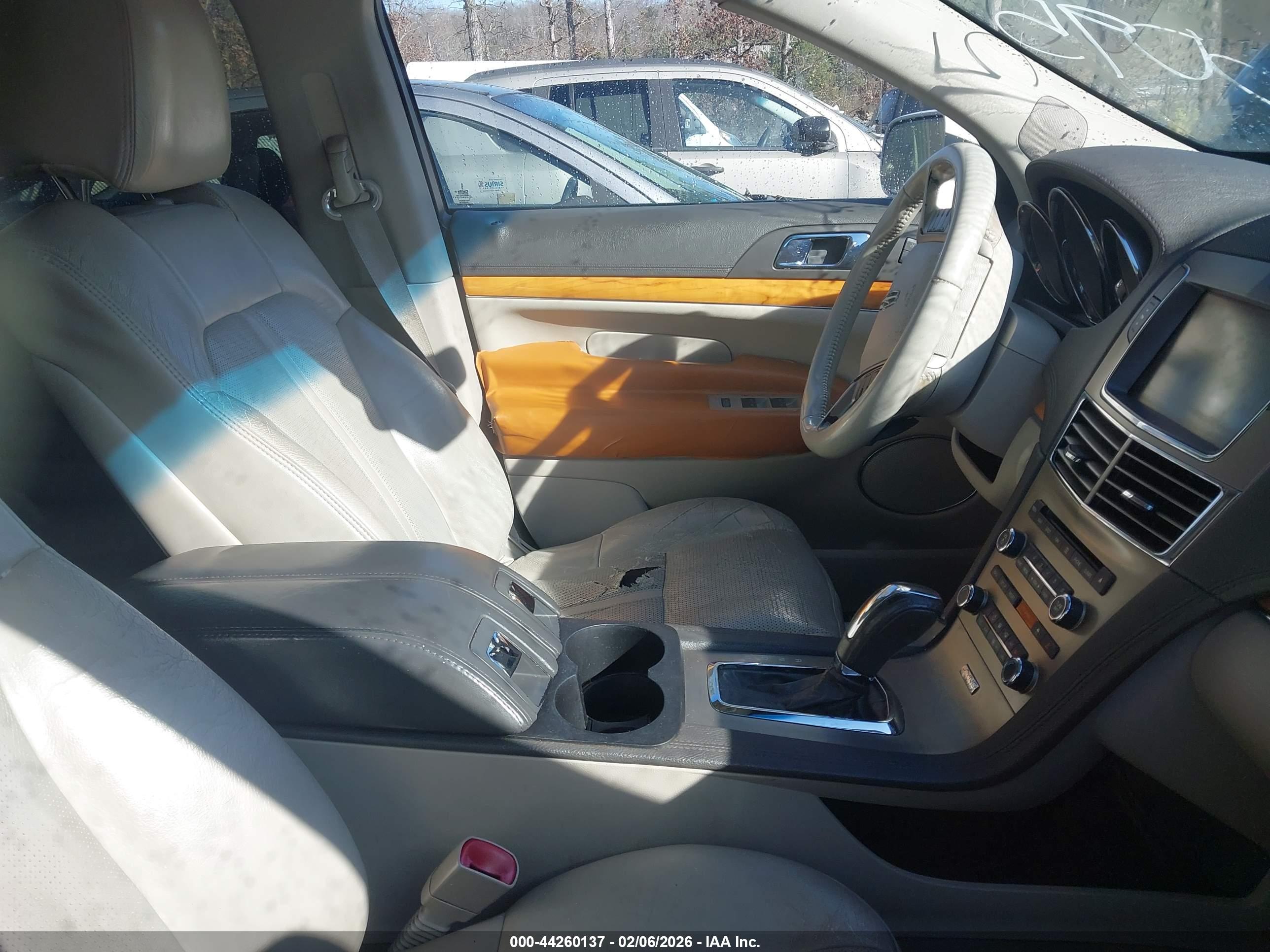 LINCOLN MKT image 5