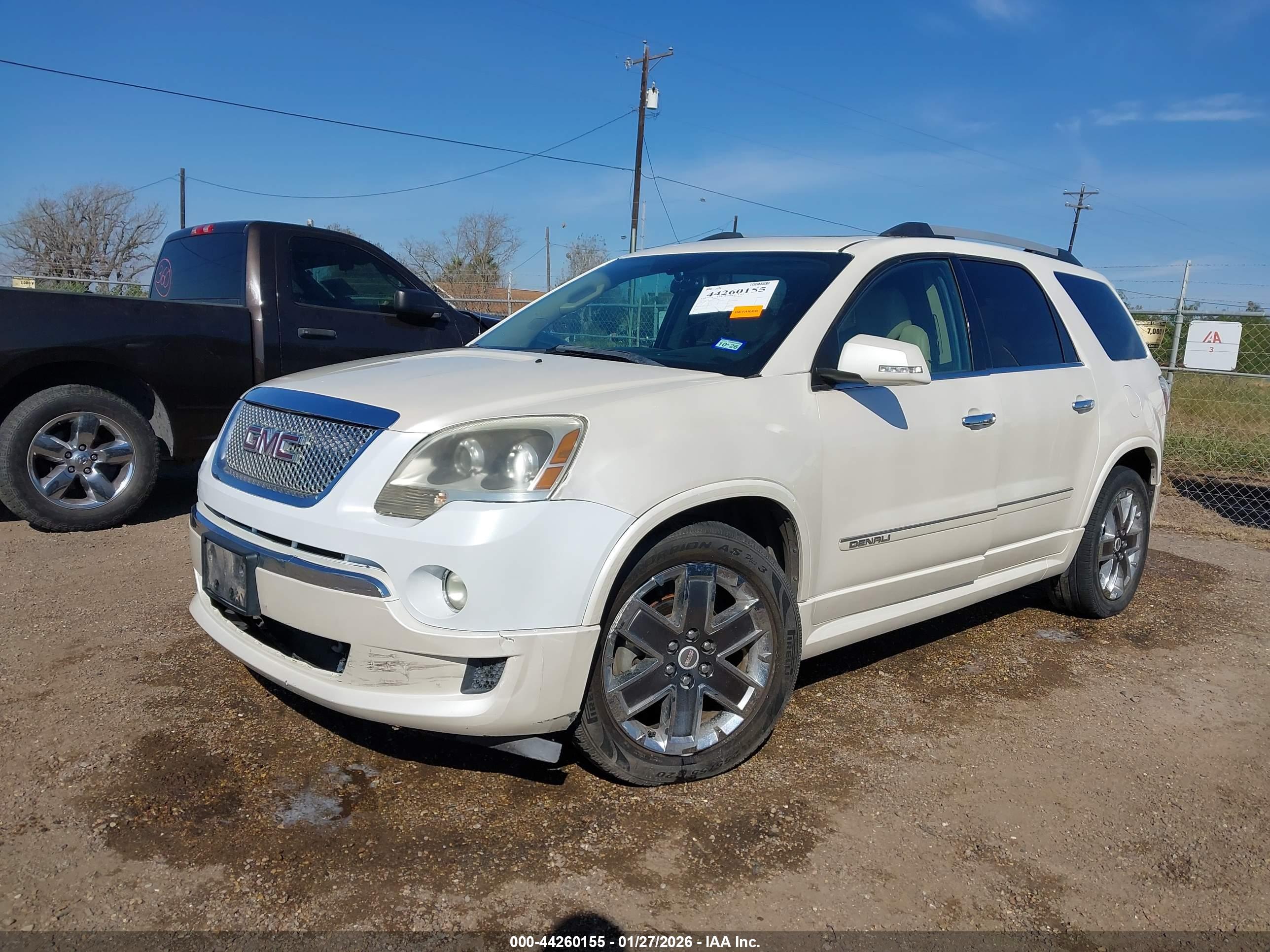 GMC ACADIA image 2