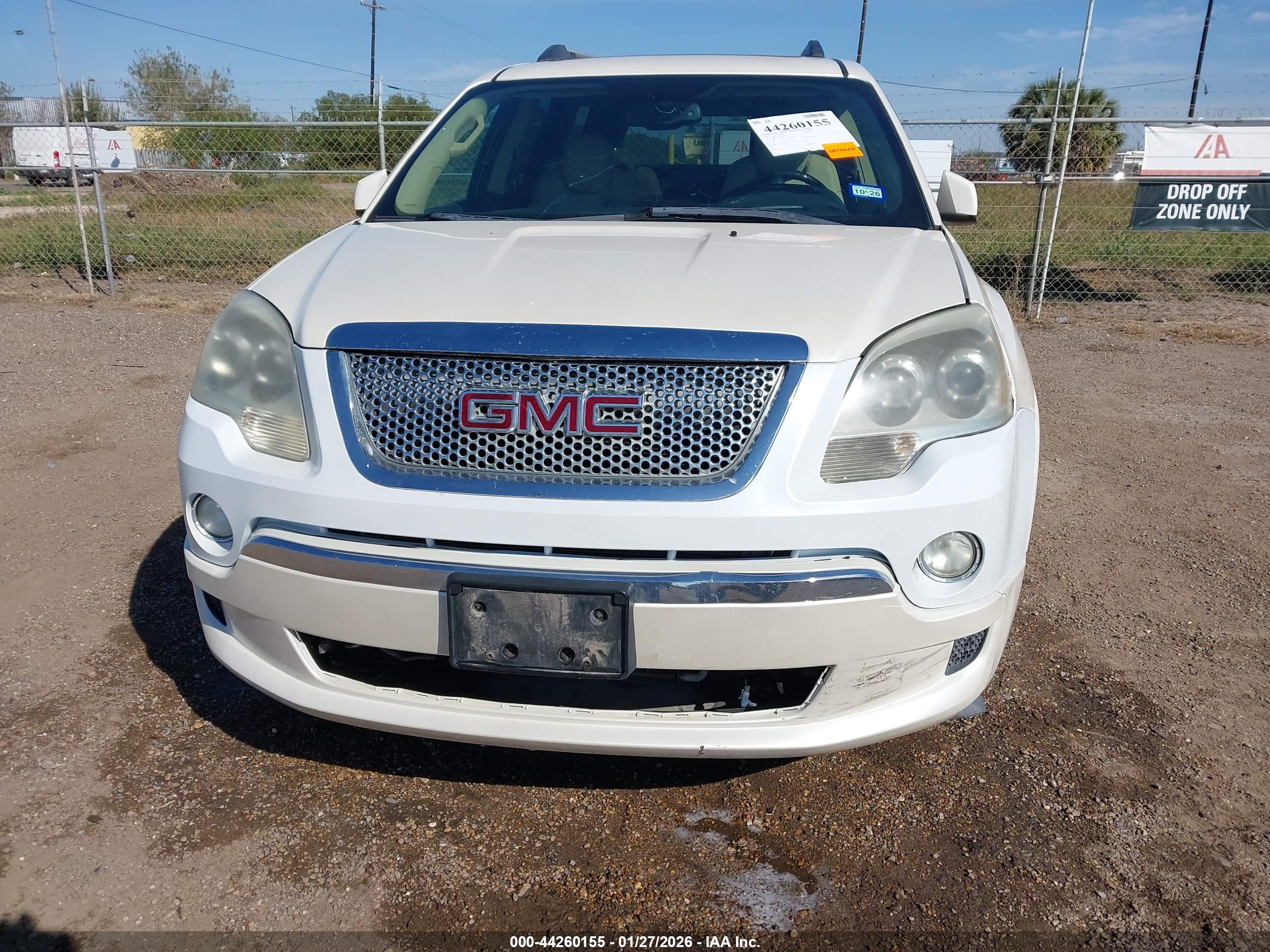 GMC ACADIA image 6