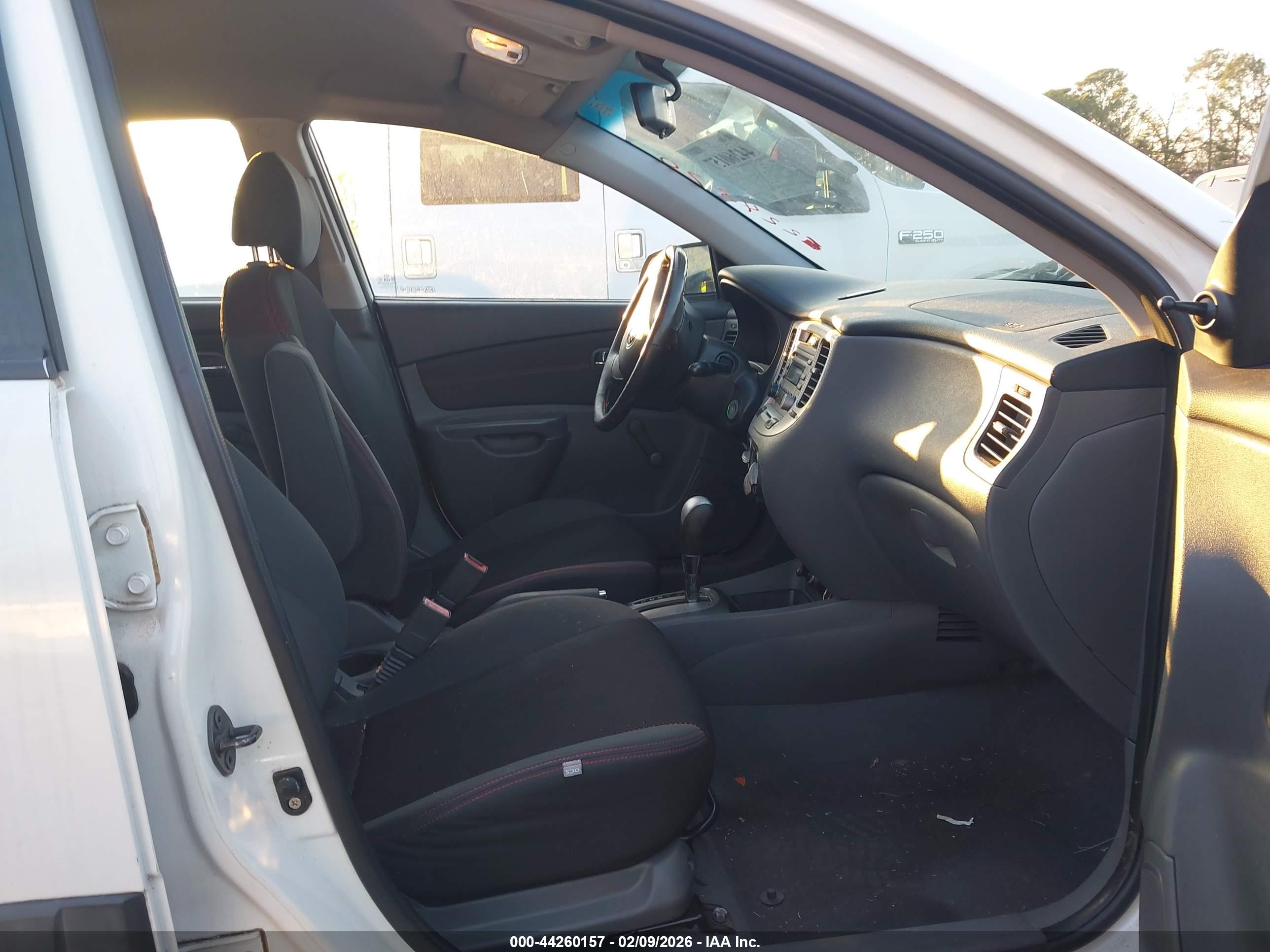 KIA RIO image 5