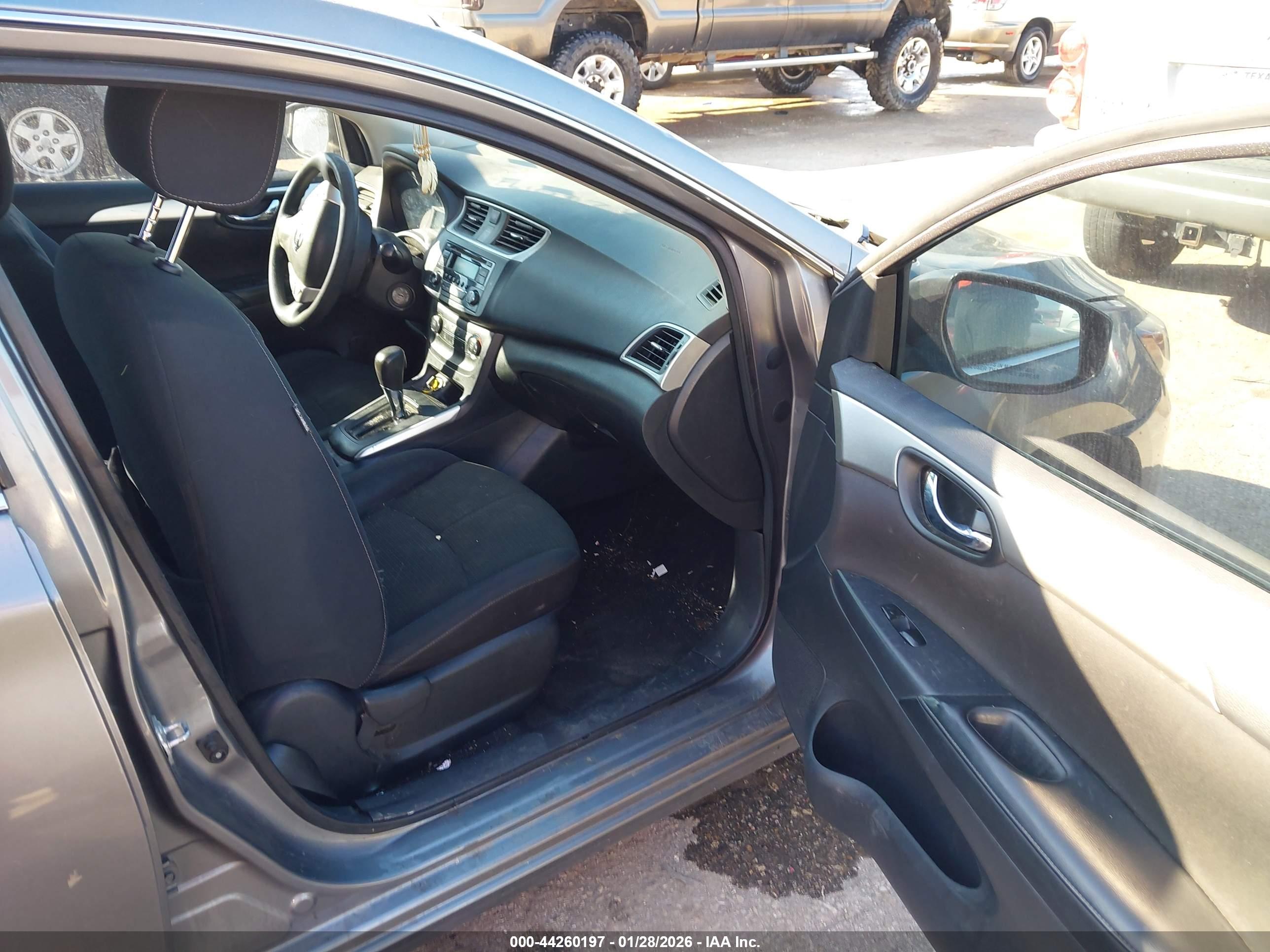 NISSAN SENTRA image 5