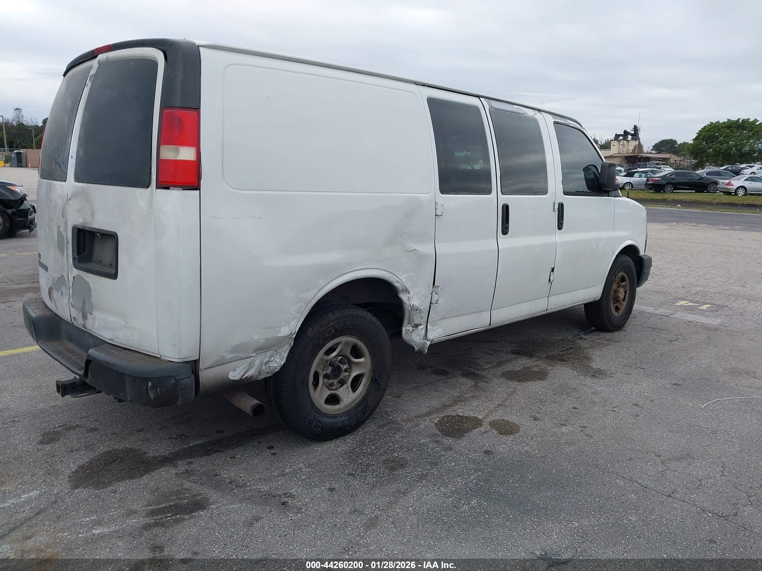 CHEVROLET EXPRESS image 4