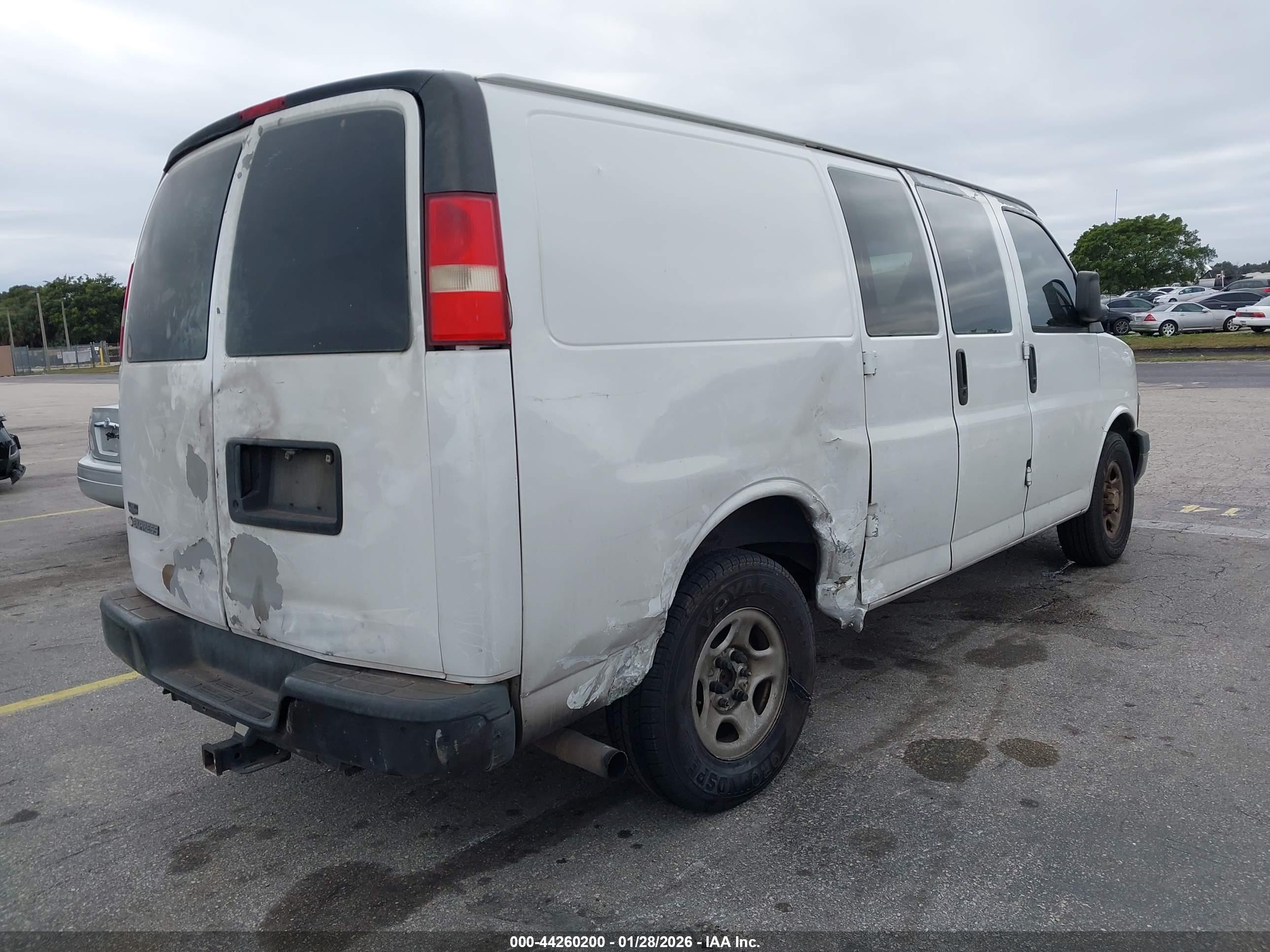 CHEVROLET EXPRESS image 6