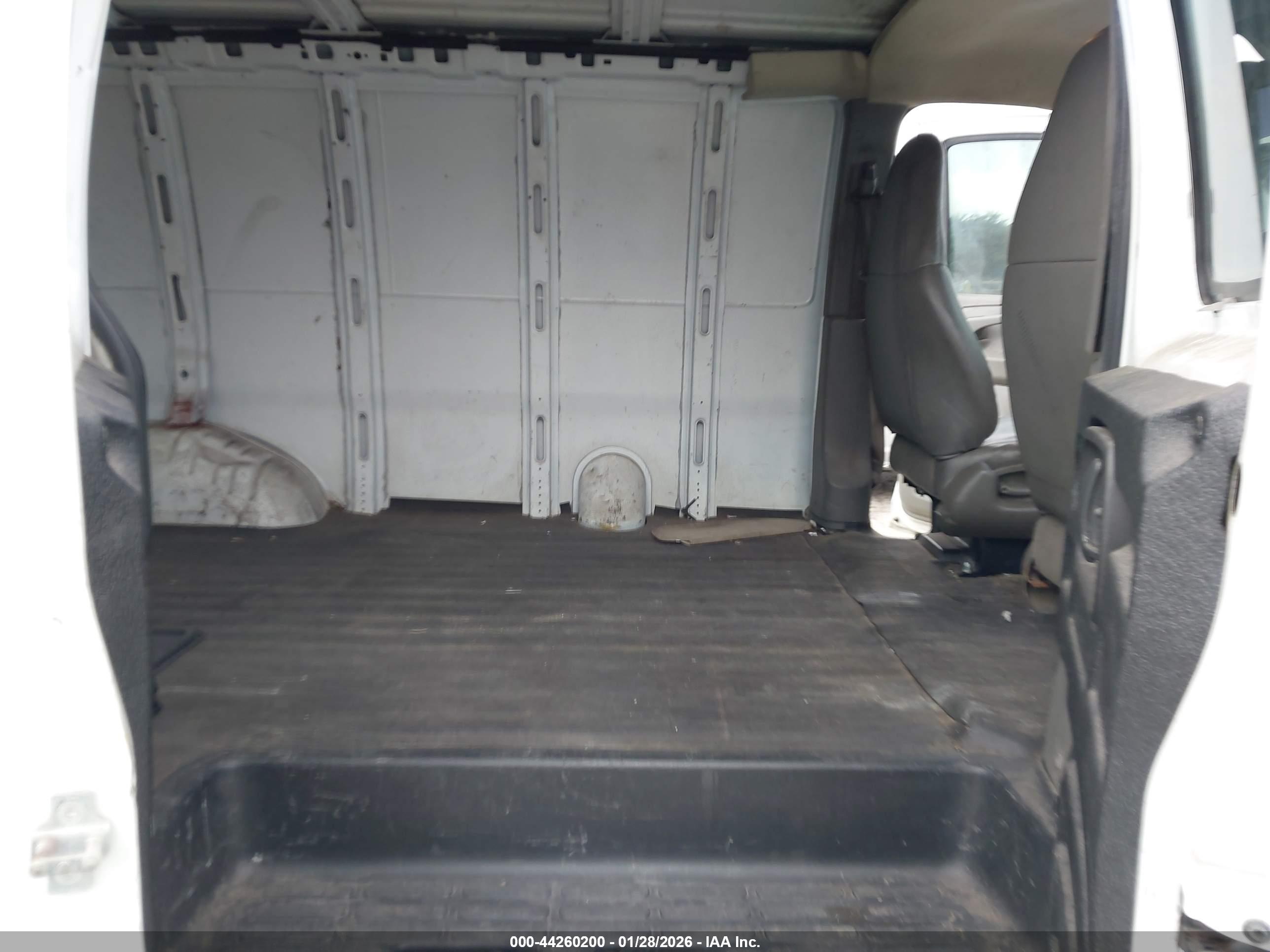 CHEVROLET EXPRESS image 8
