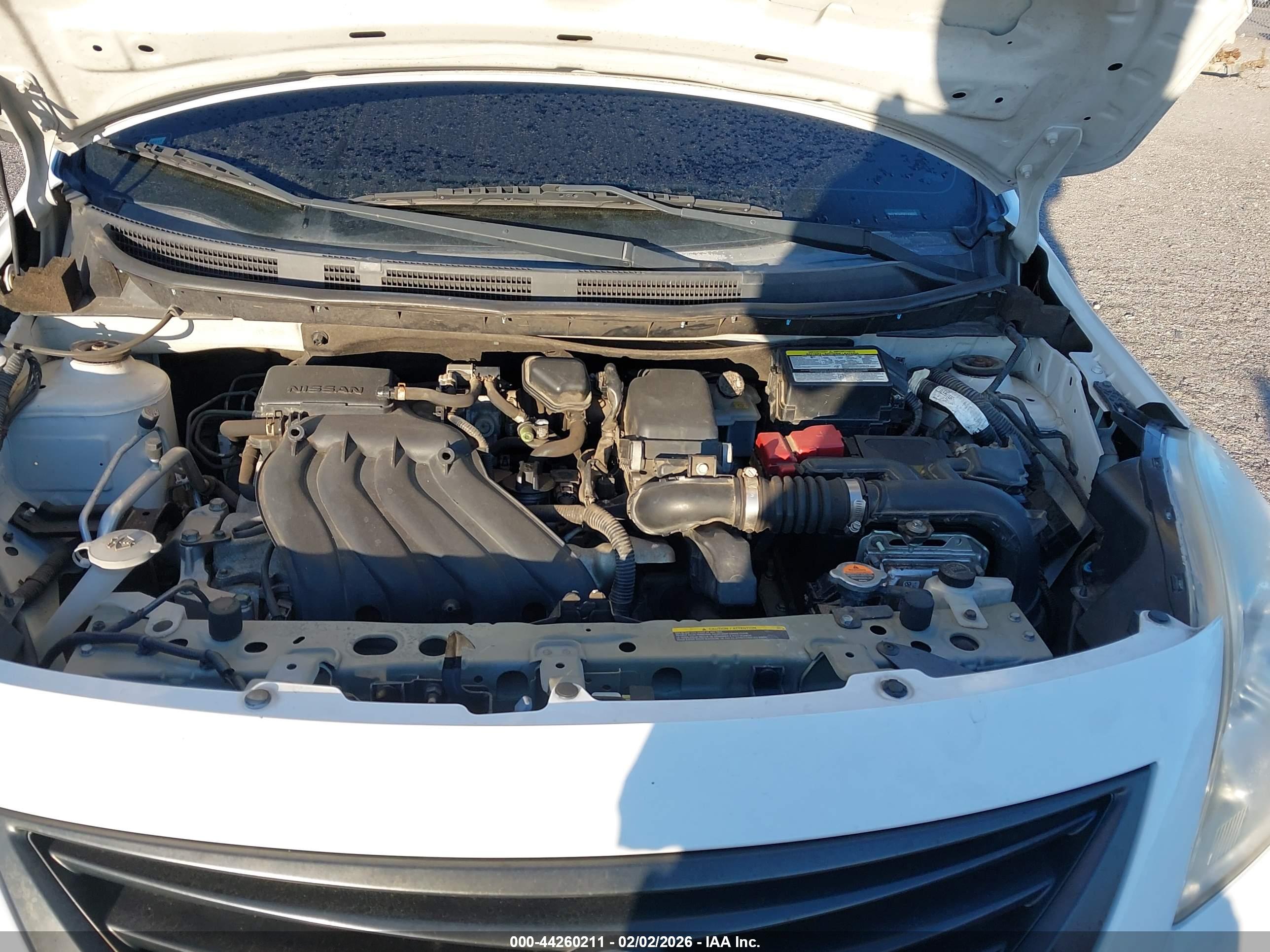 NISSAN VERSA image 10