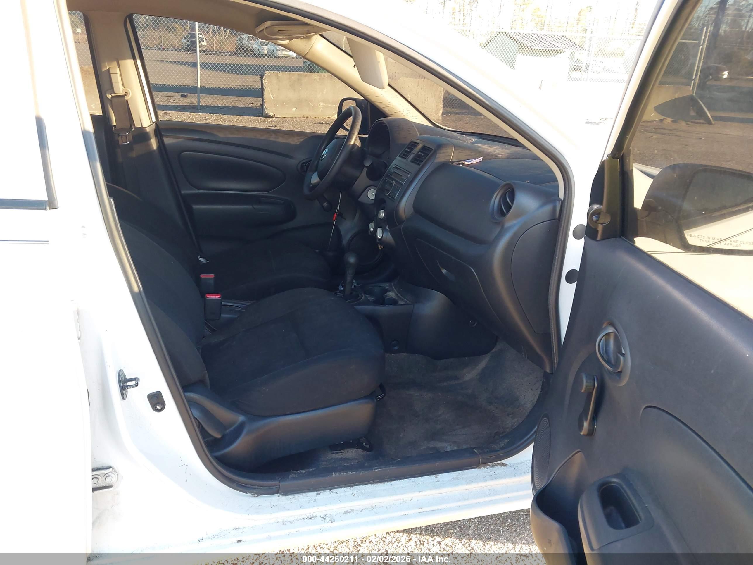 NISSAN VERSA image 5