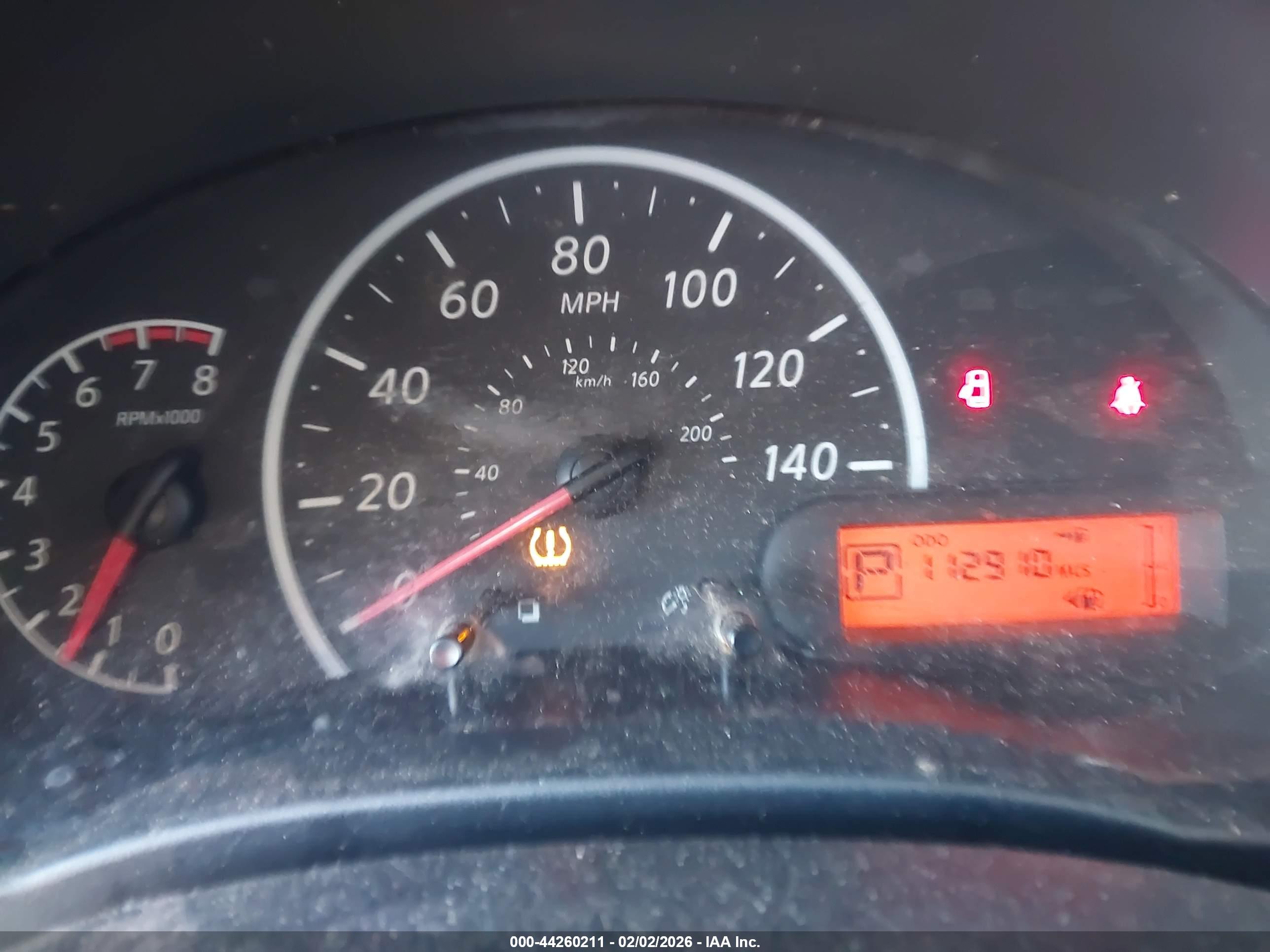 NISSAN VERSA image 7