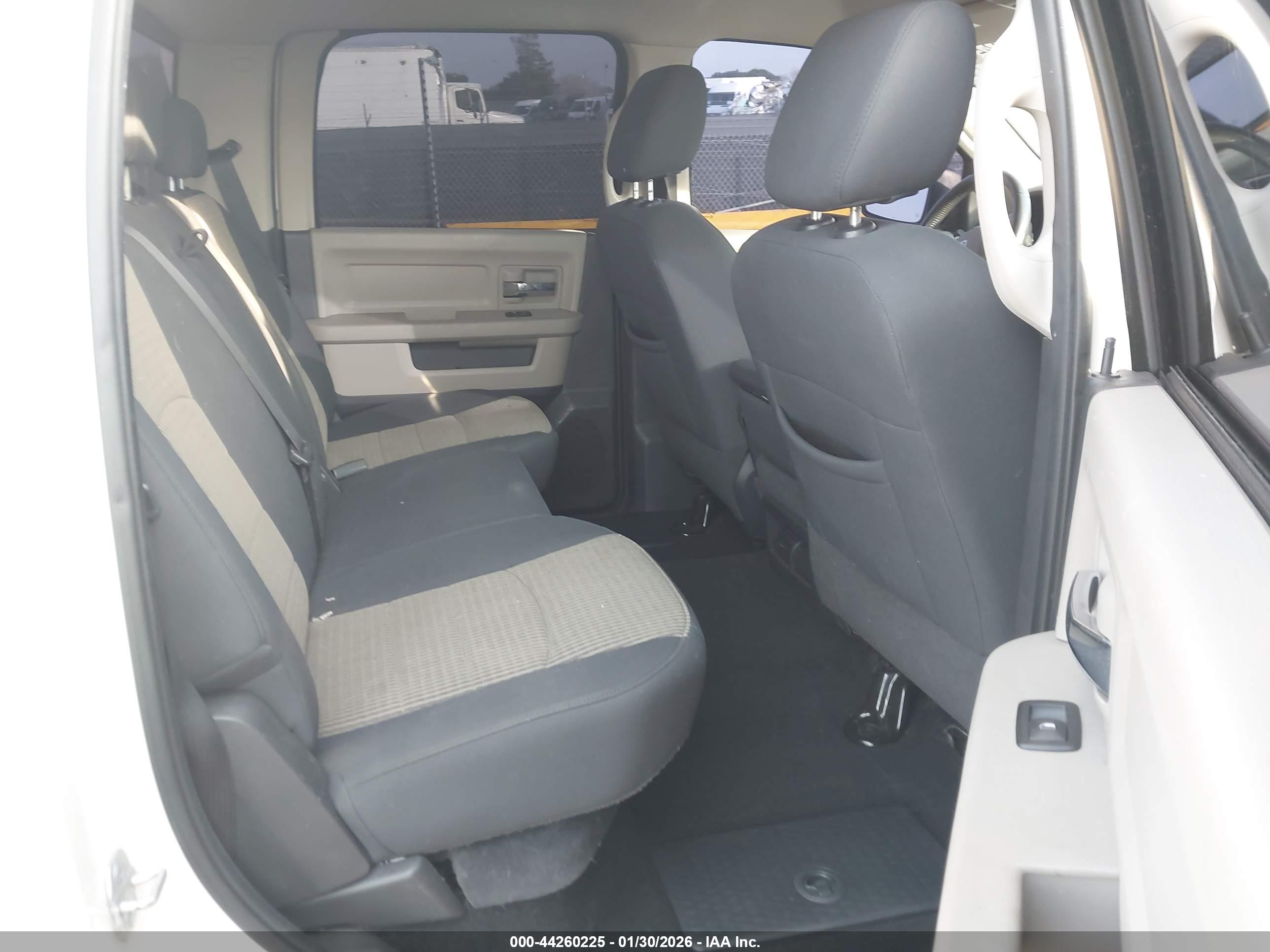 DODGE RAM image 8