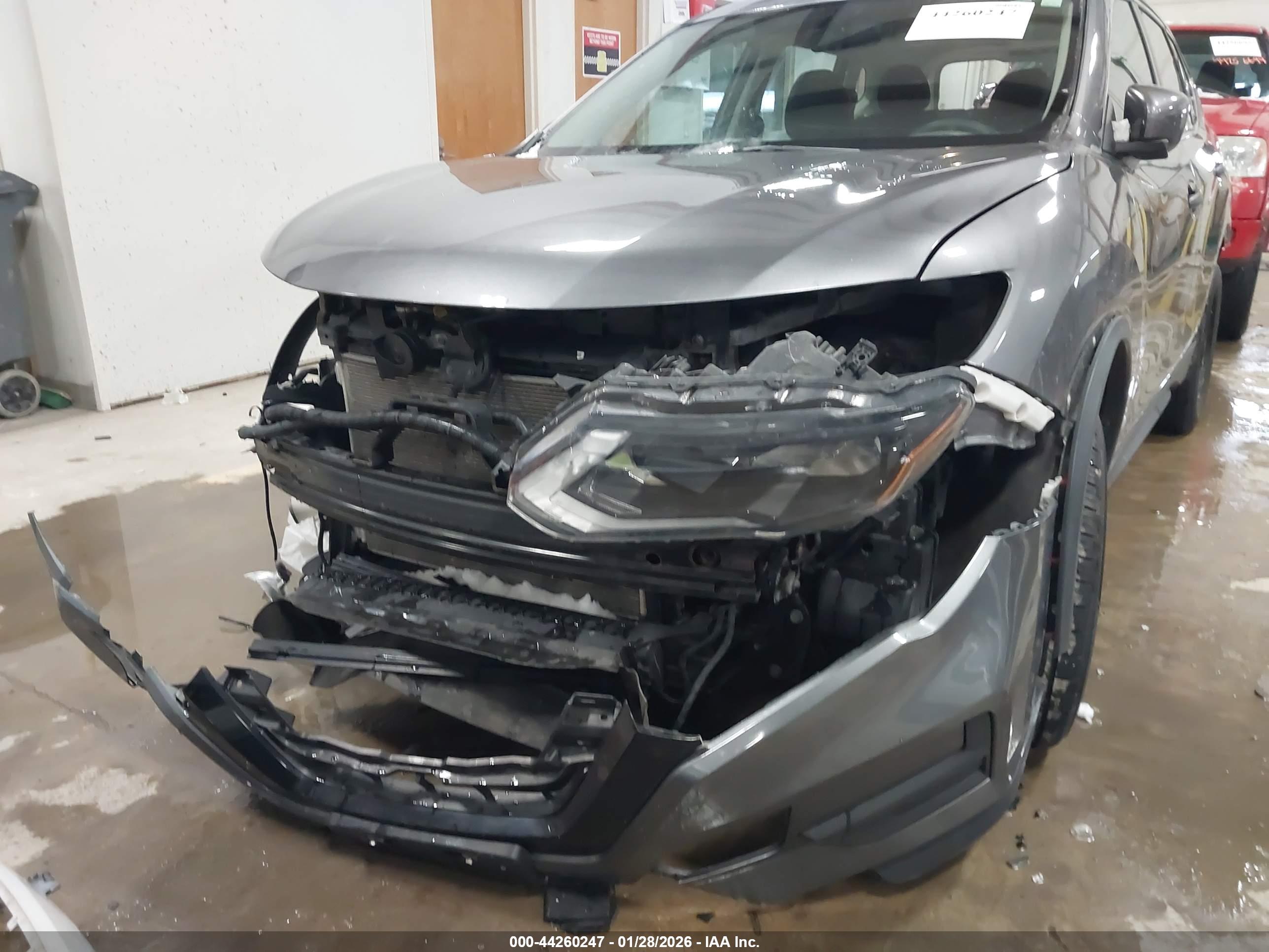 NISSAN ROGUE image 6