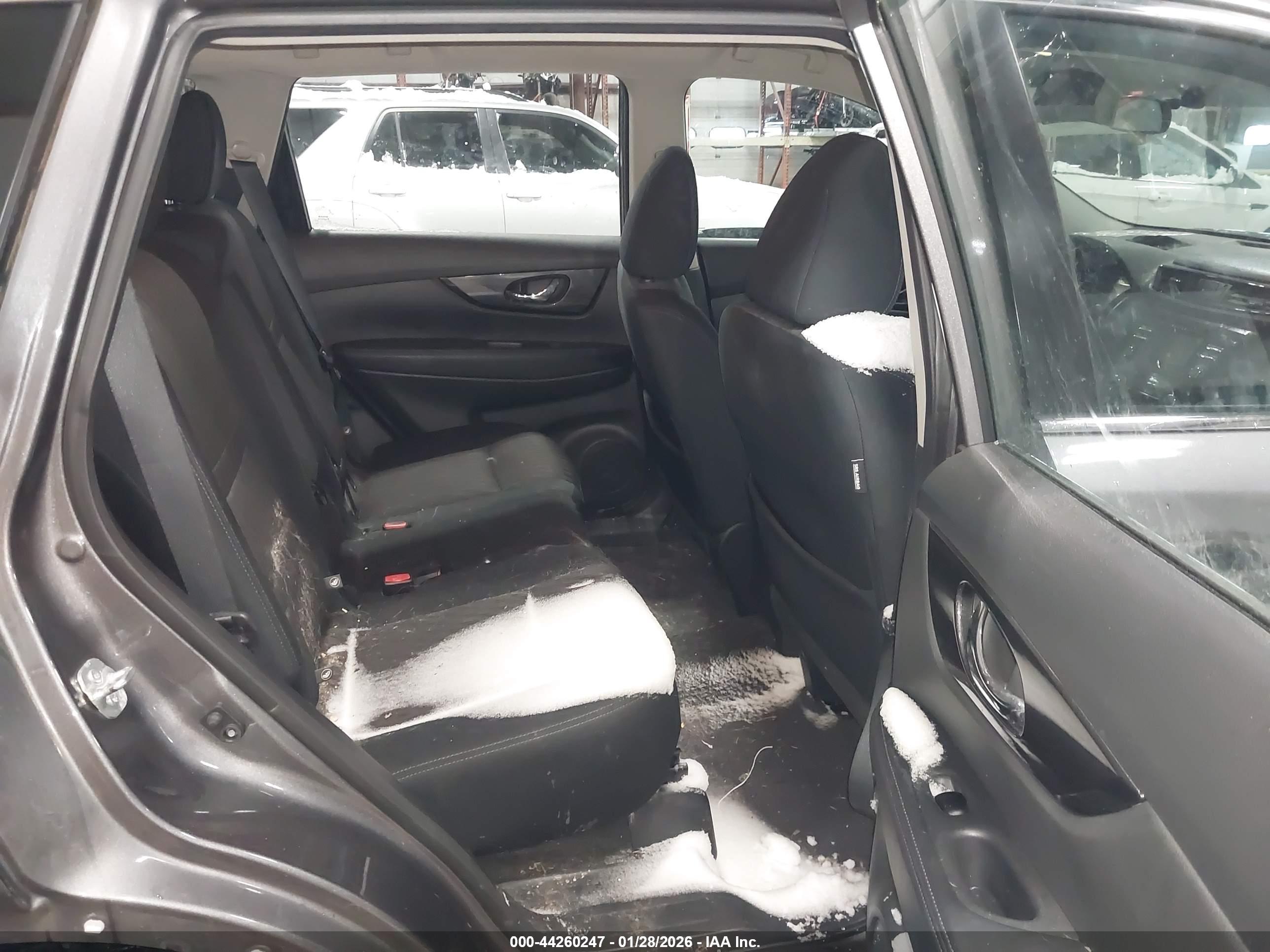 NISSAN ROGUE image 8