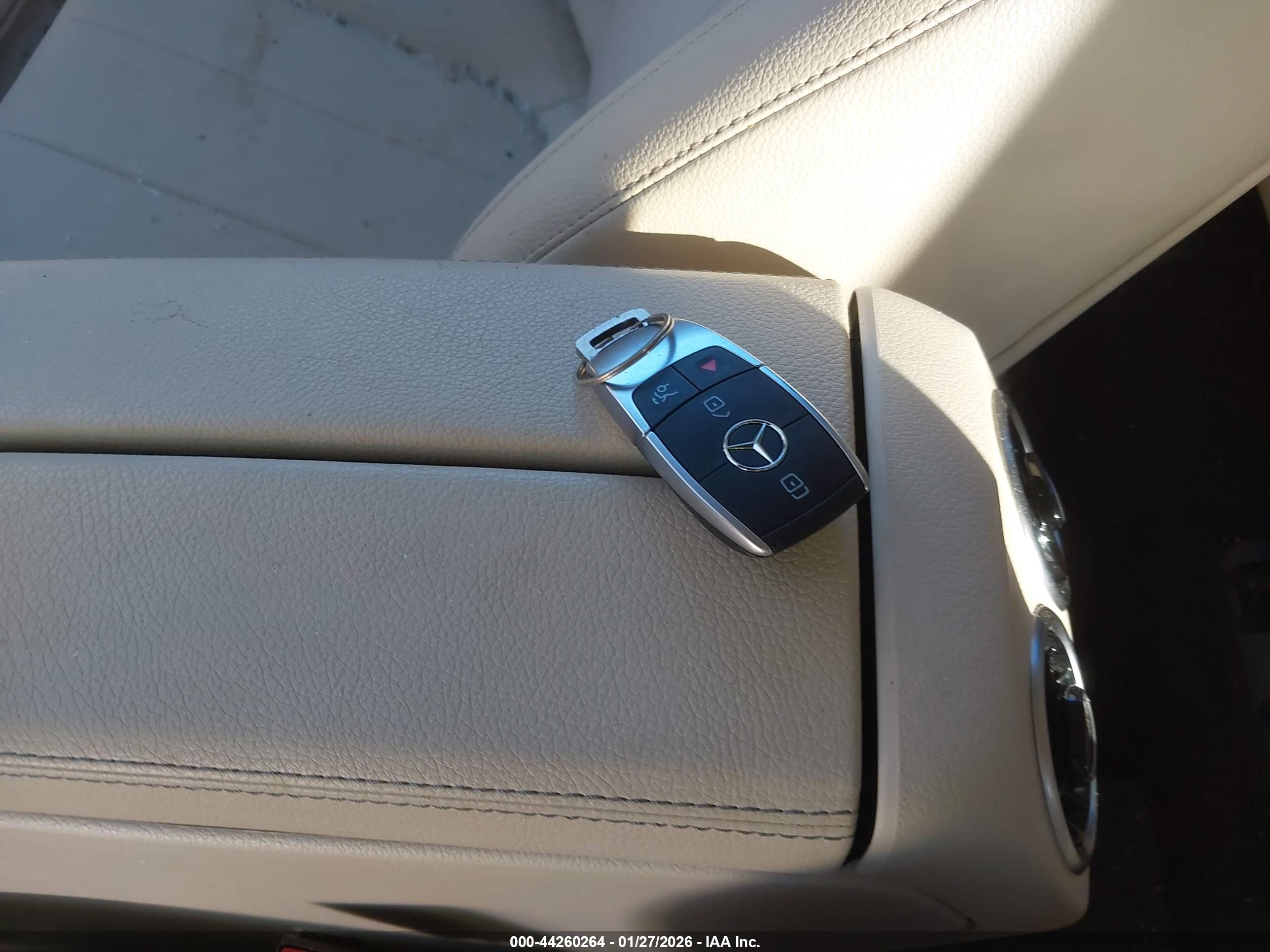 MERCEDES-BENZ GLB image 11