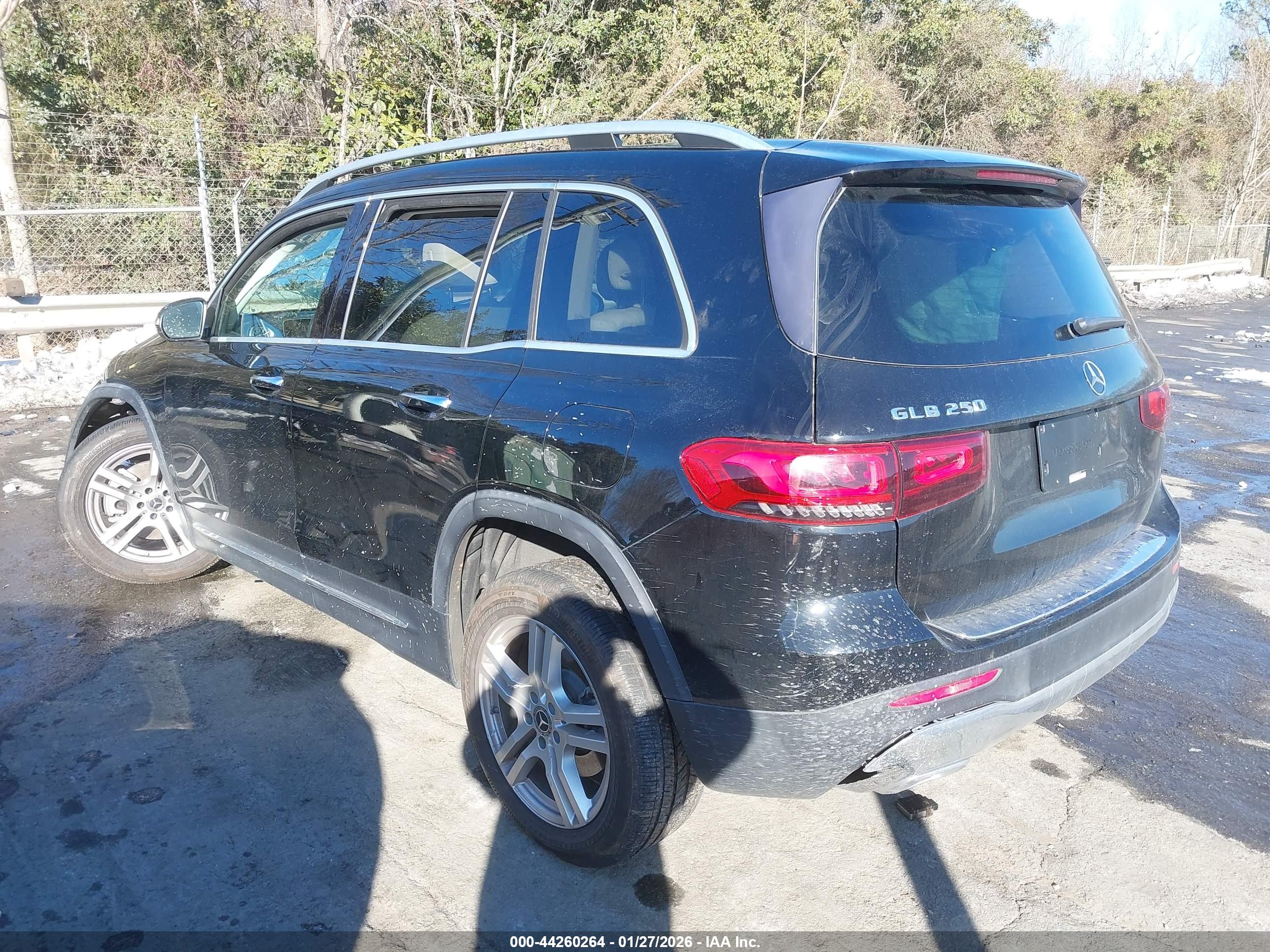 MERCEDES-BENZ GLB image 3