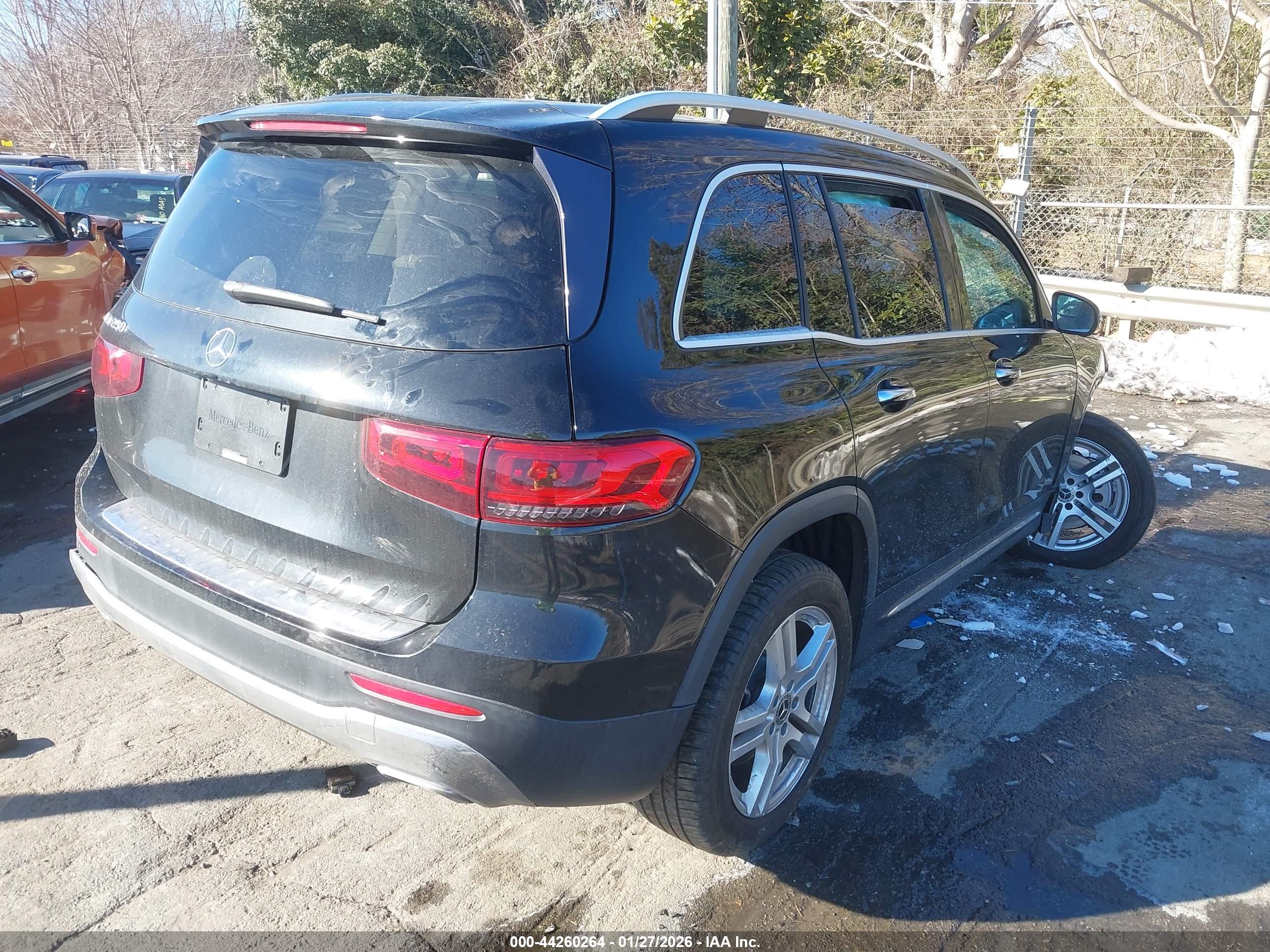 MERCEDES-BENZ GLB image 4