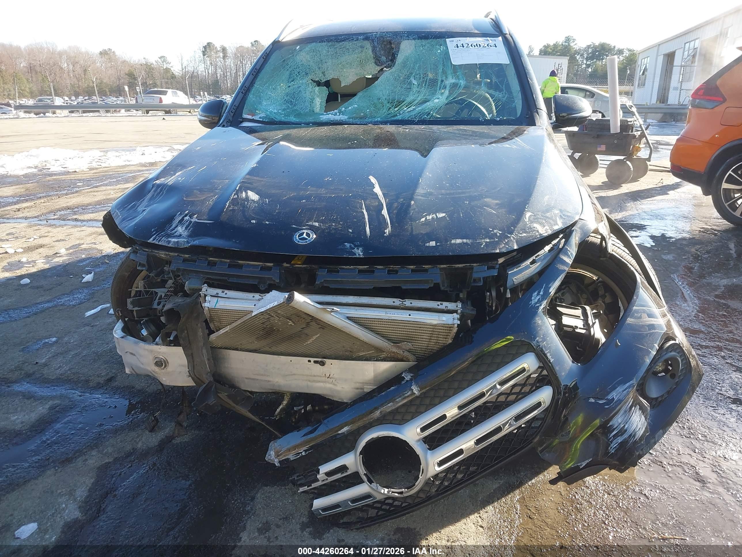 MERCEDES-BENZ GLB image 6