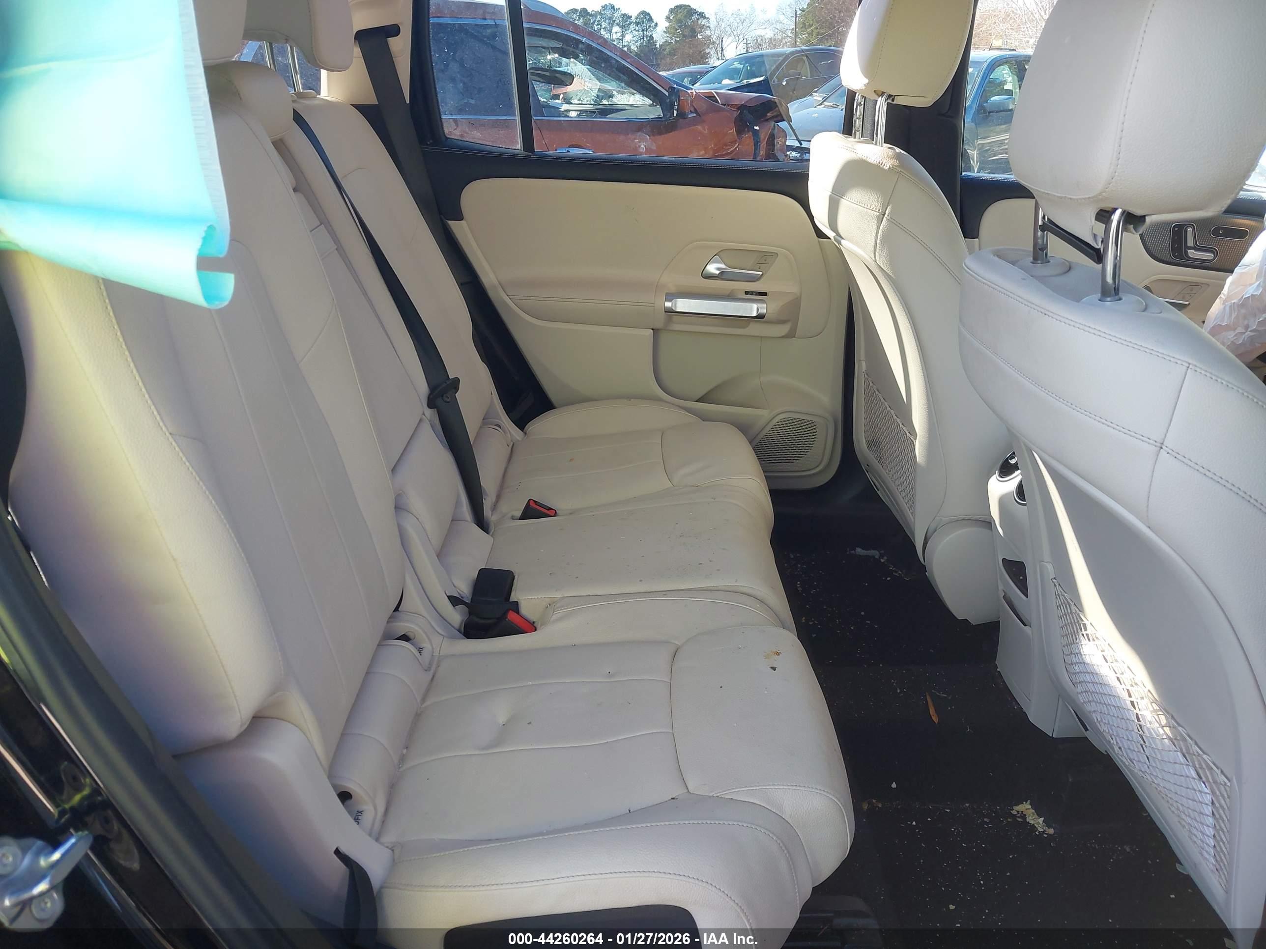 MERCEDES-BENZ GLB image 8