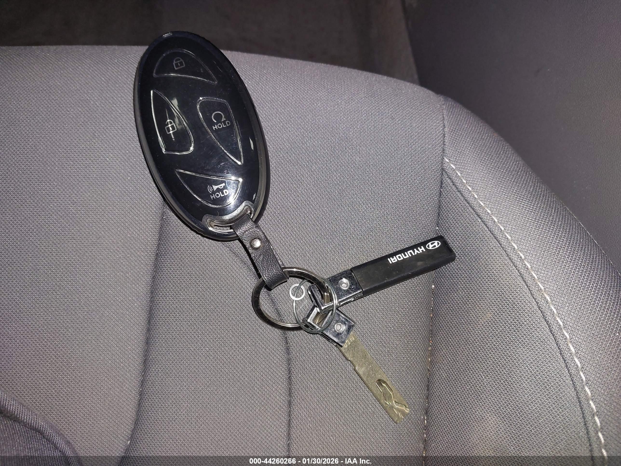 HYUNDAI ELANTRA image 11