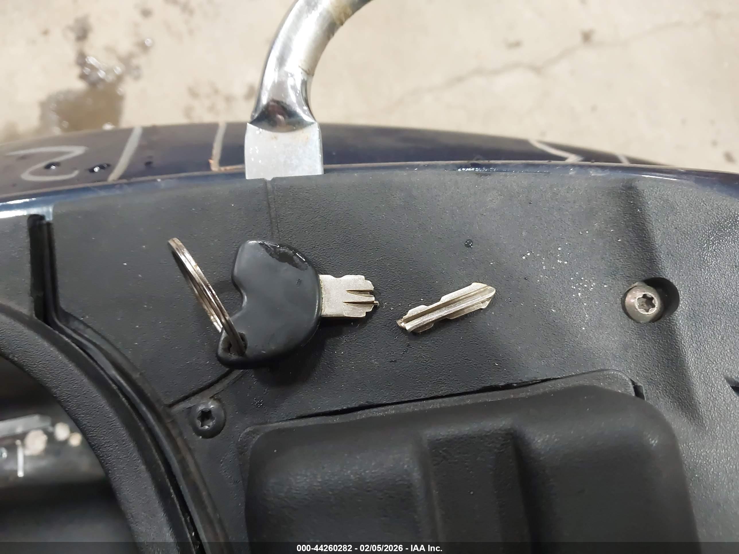 VESPA LX image 11