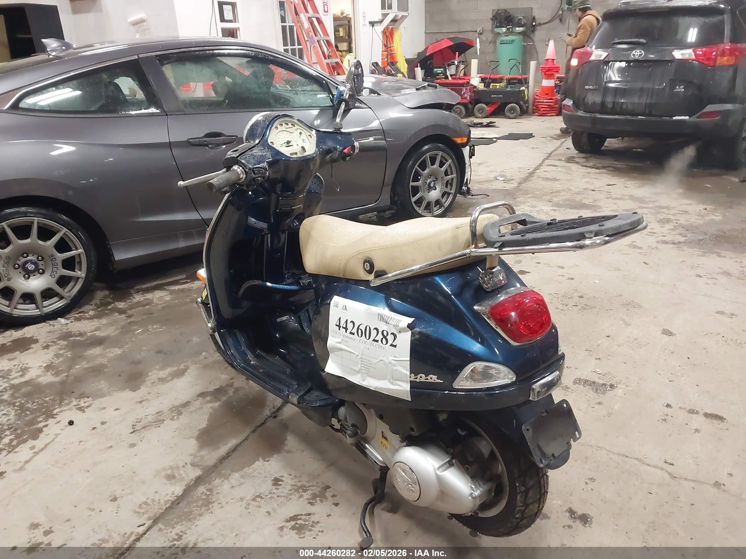 VESPA LX image 3