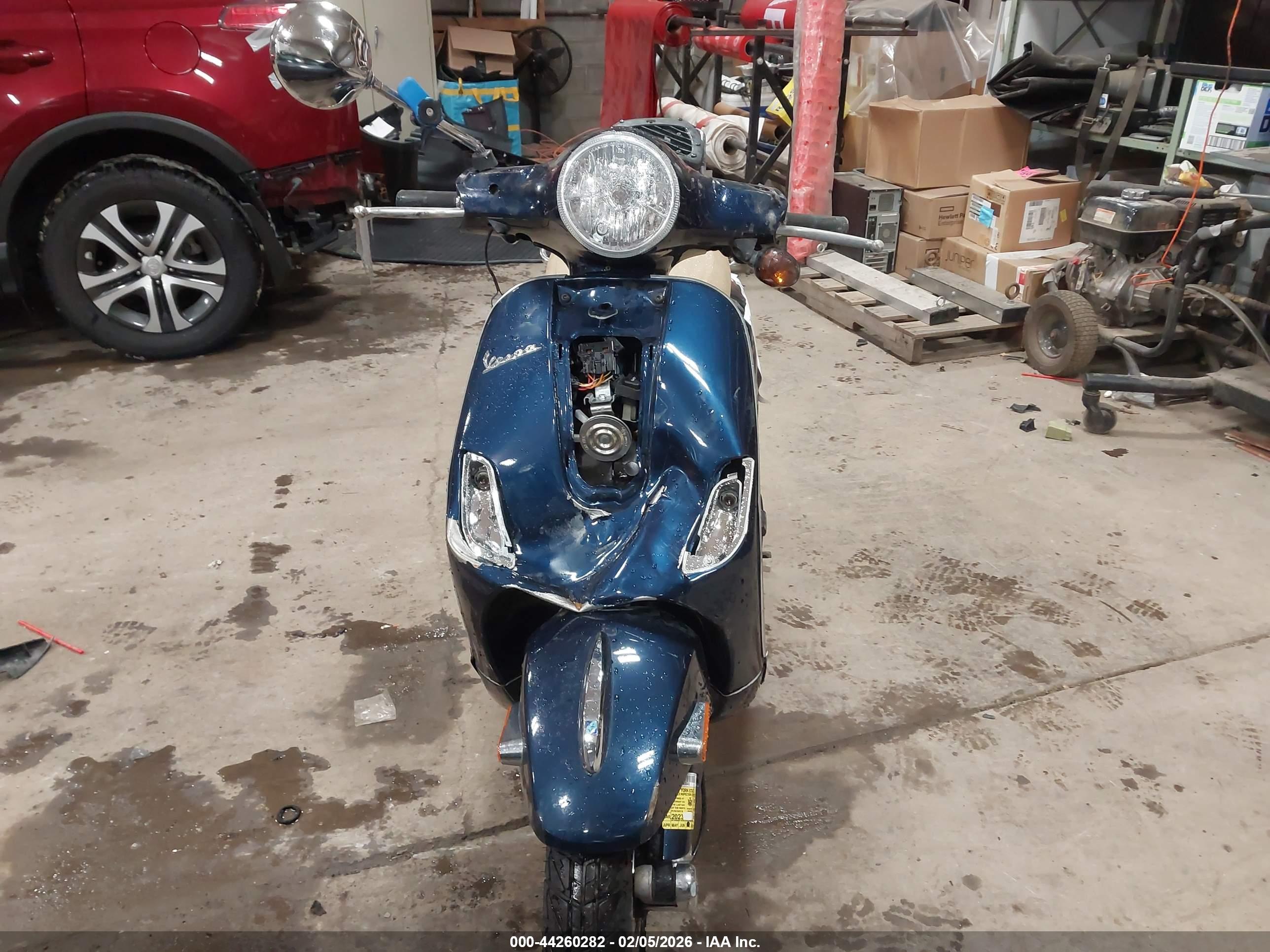 VESPA LX image 5