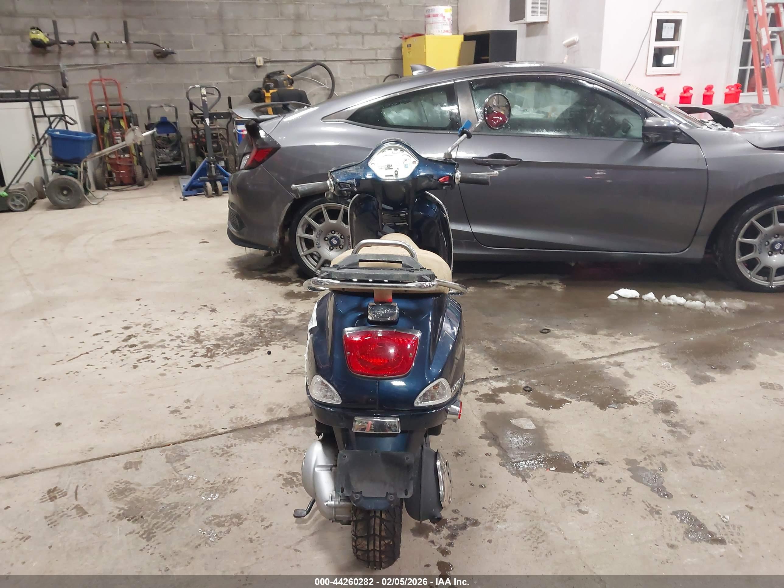 VESPA LX image 6