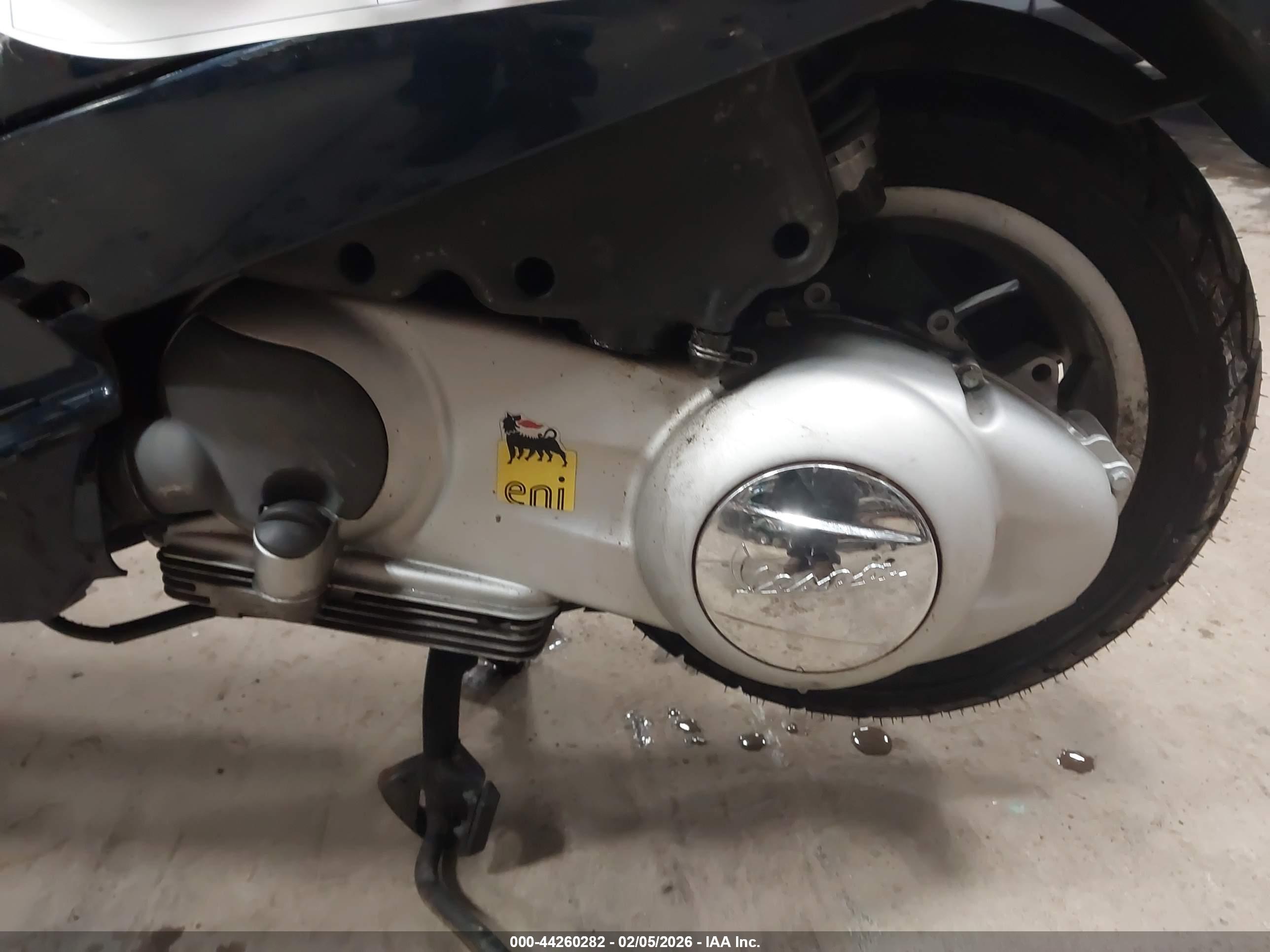 VESPA LX image 9