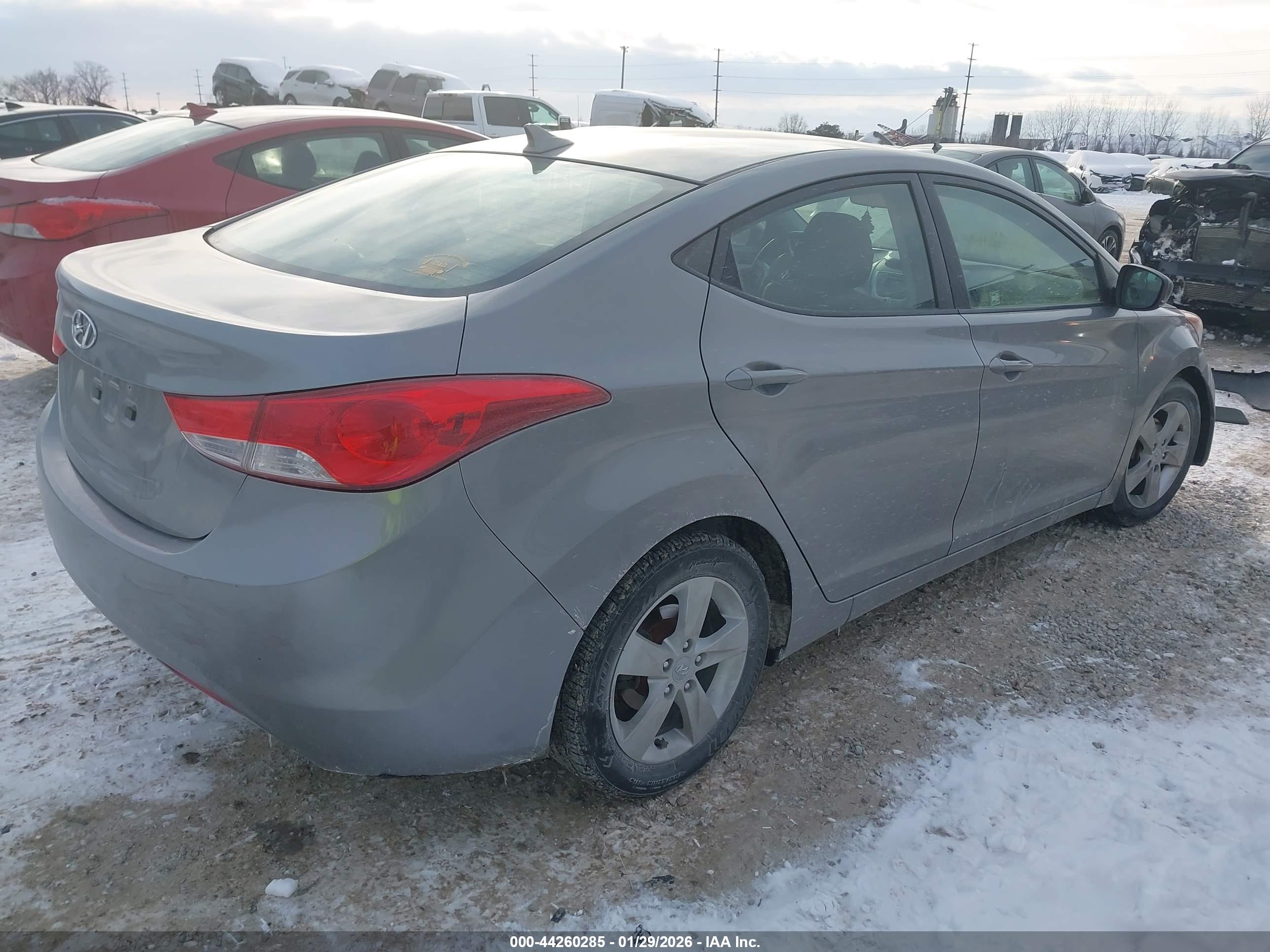 HYUNDAI ELANTRA image 4