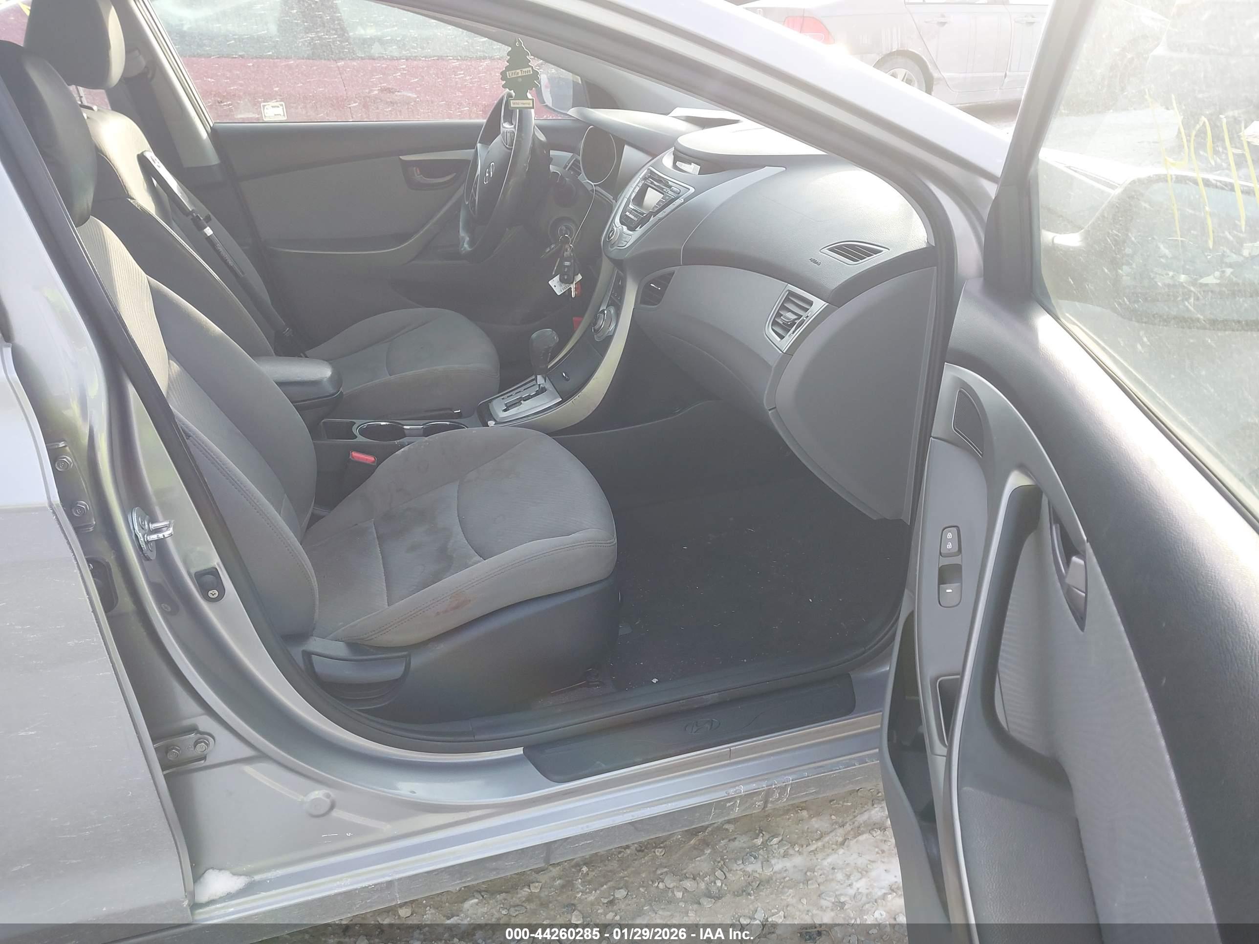 HYUNDAI ELANTRA image 5
