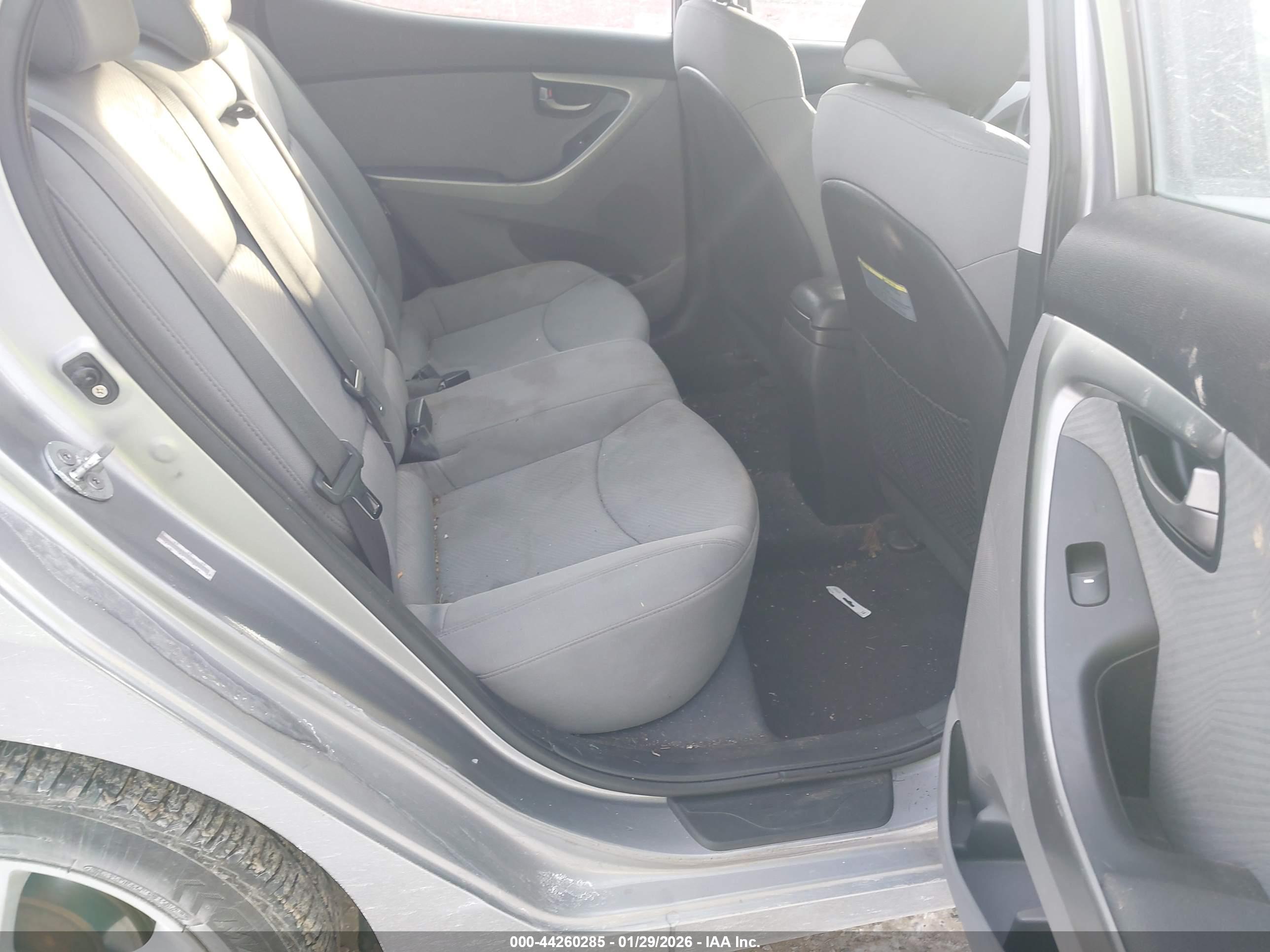 HYUNDAI ELANTRA image 8