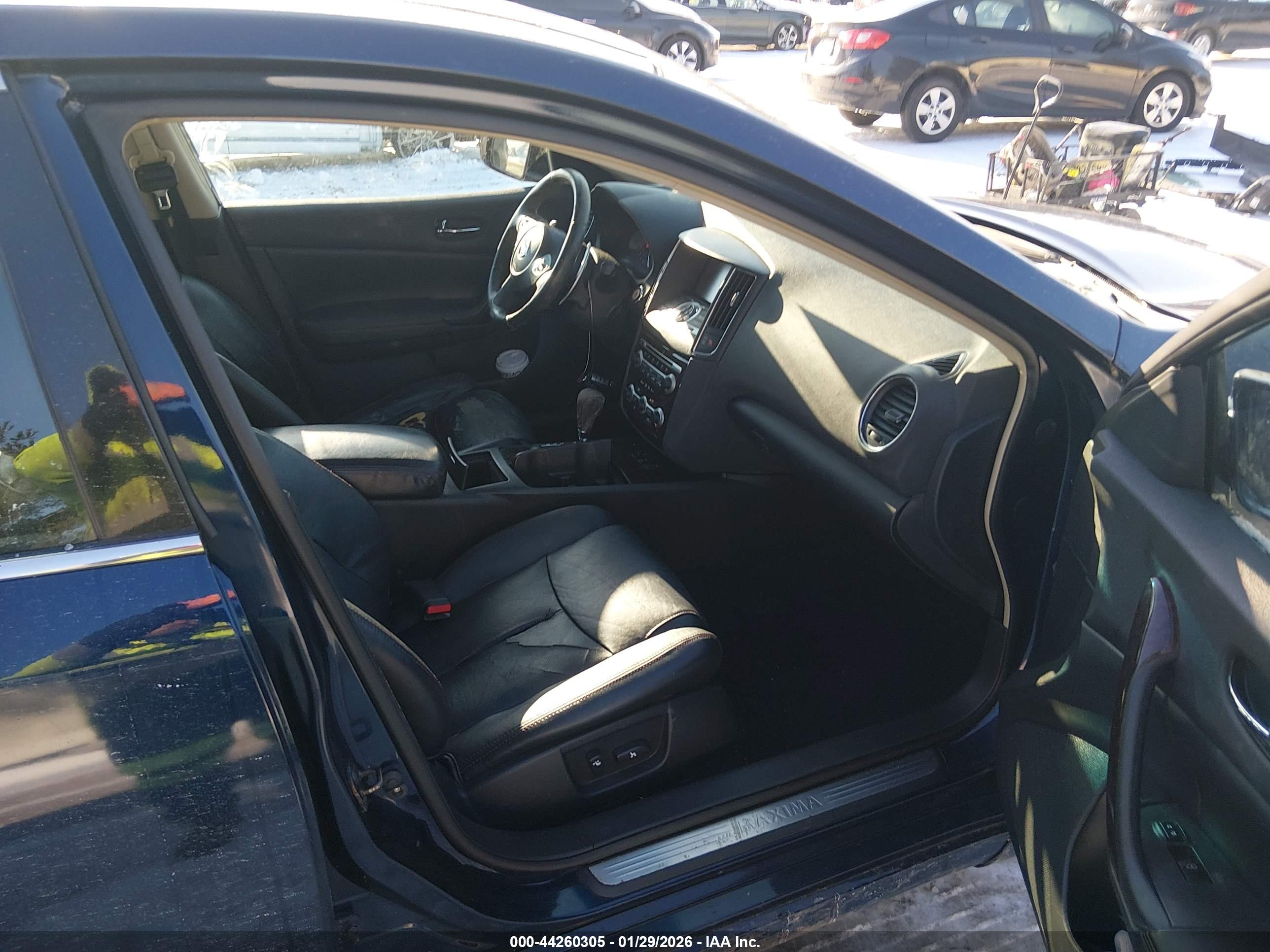 NISSAN MAXIMA image 5