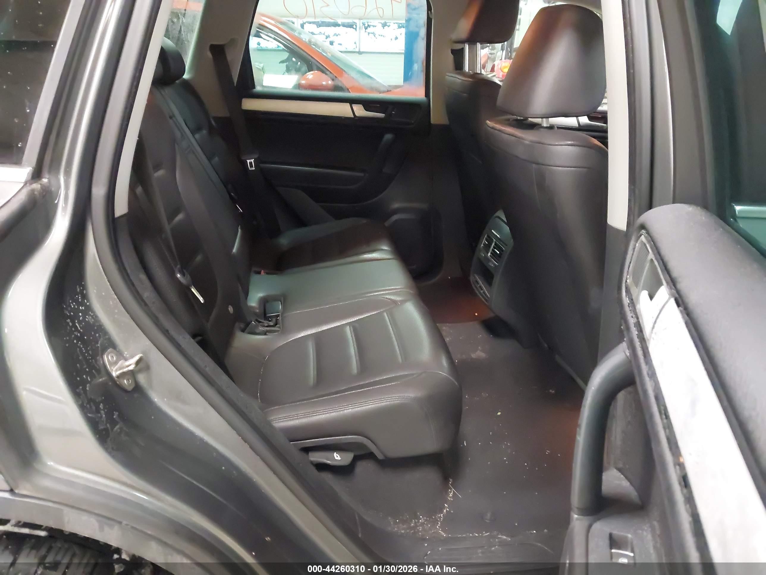 VOLKSWAGEN TOUAREG image 8