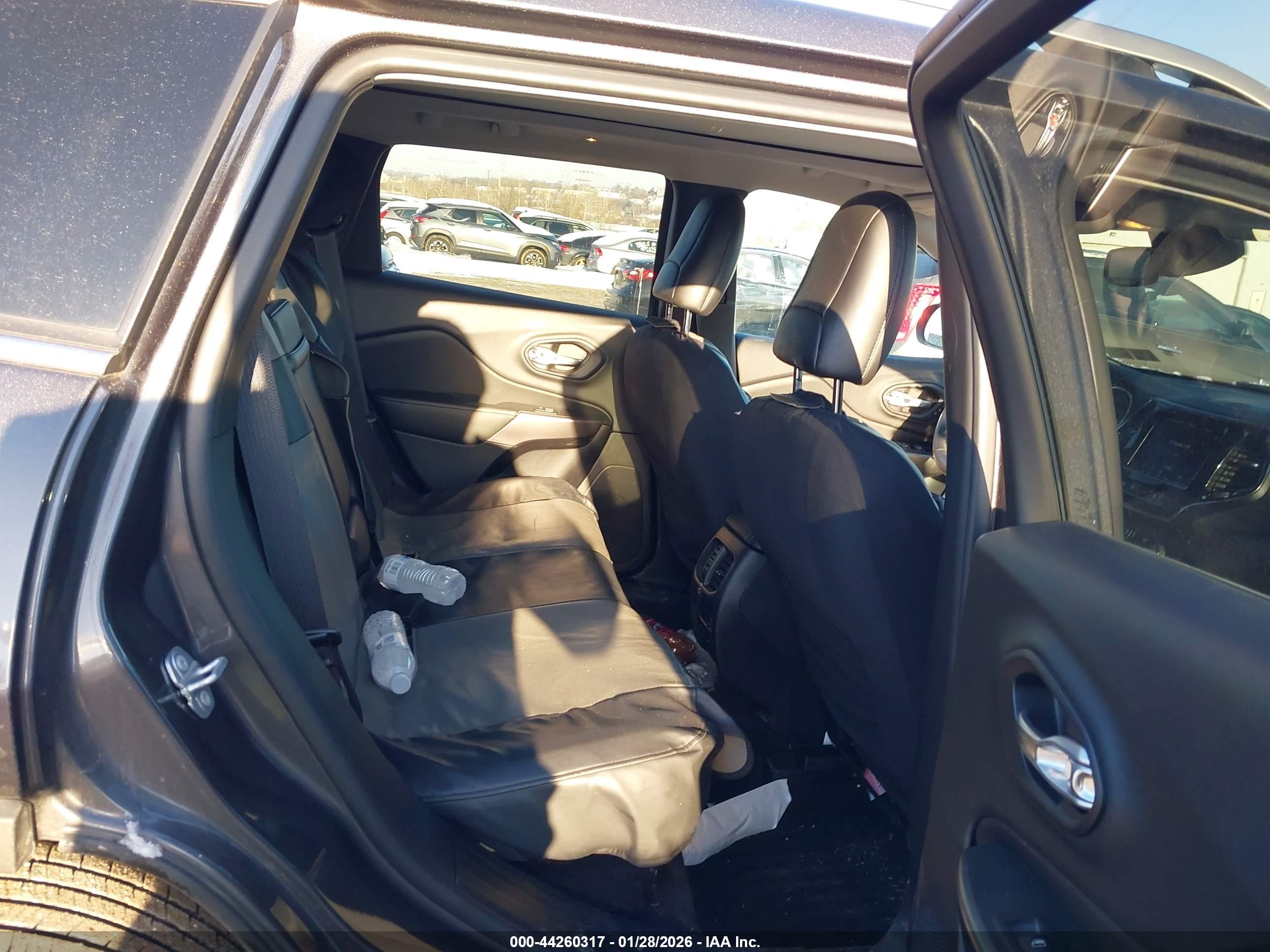 JEEP CHEROKEE image 8