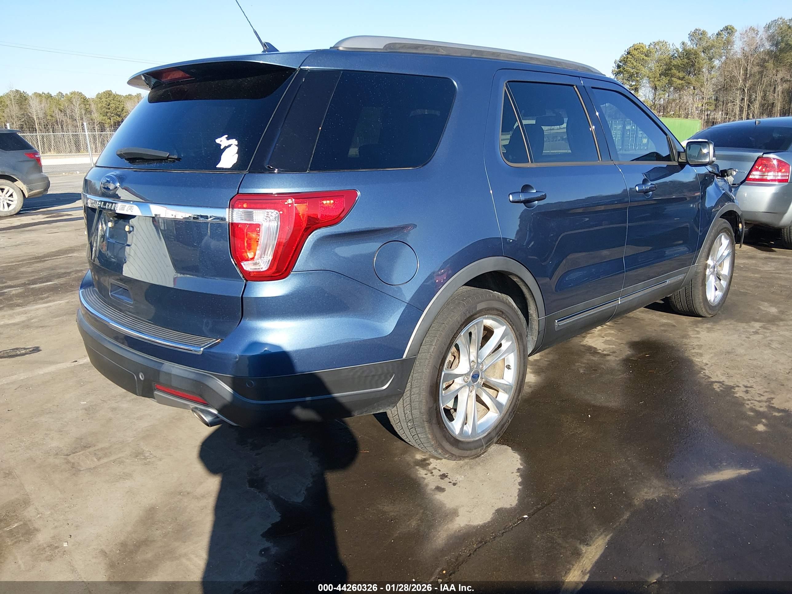 FORD EXPLORER image 4
