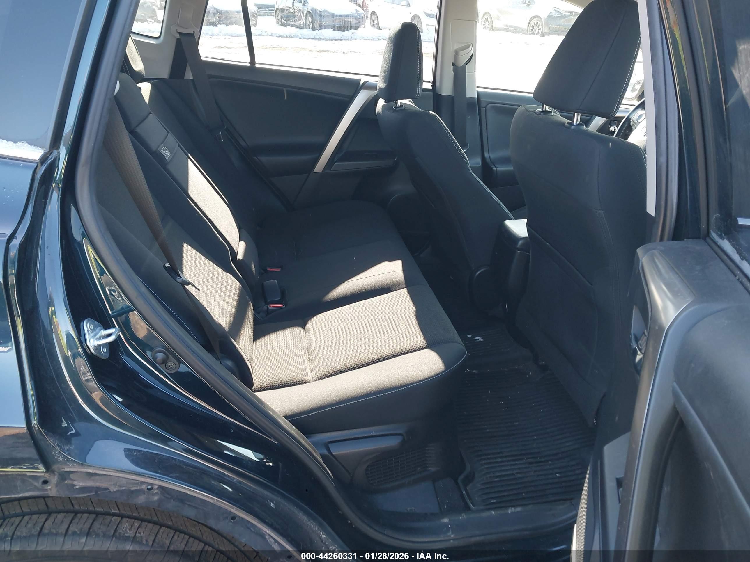 TOYOTA RAV4 image 8