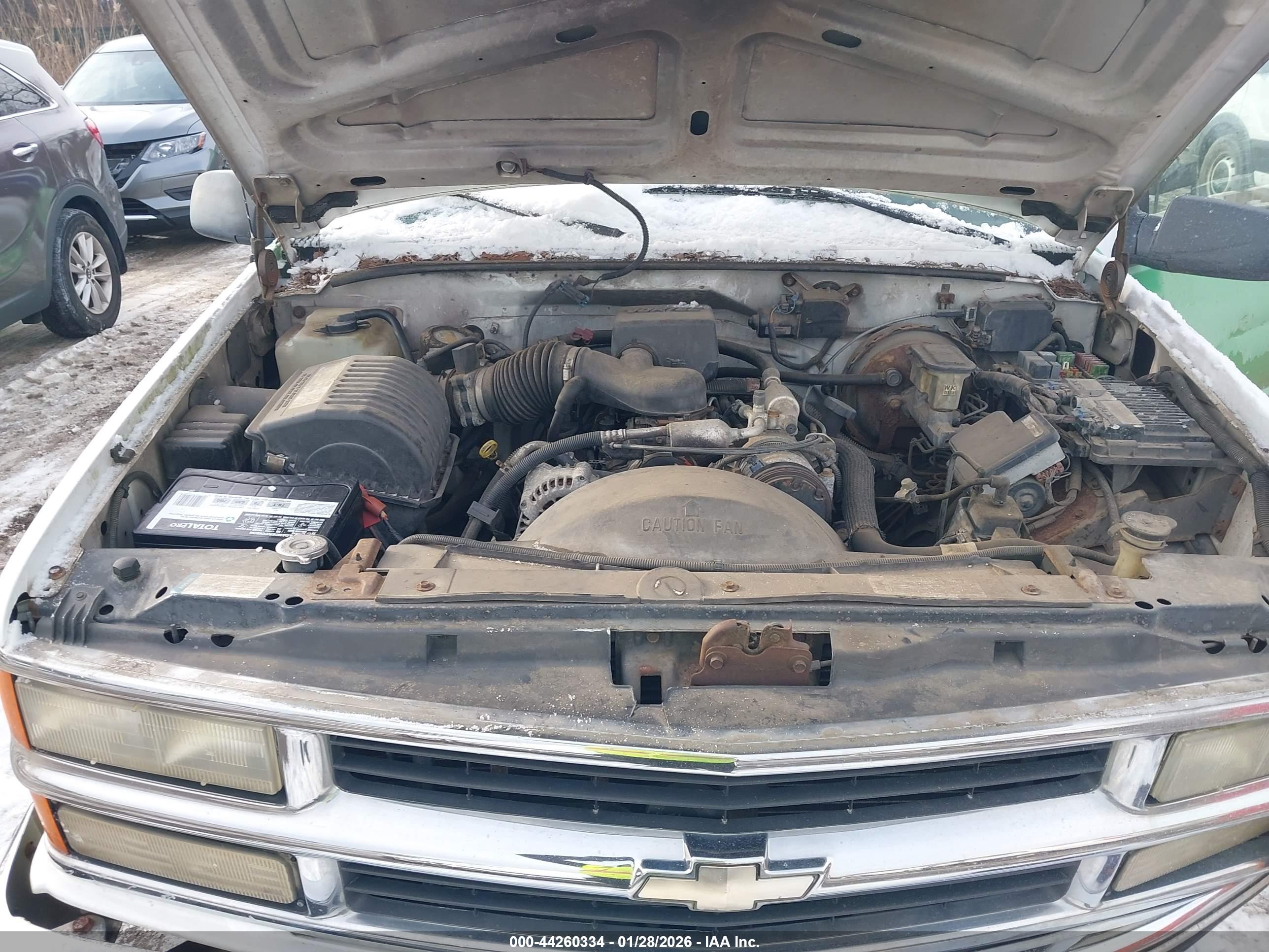 CHEVROLET C2500 image 10