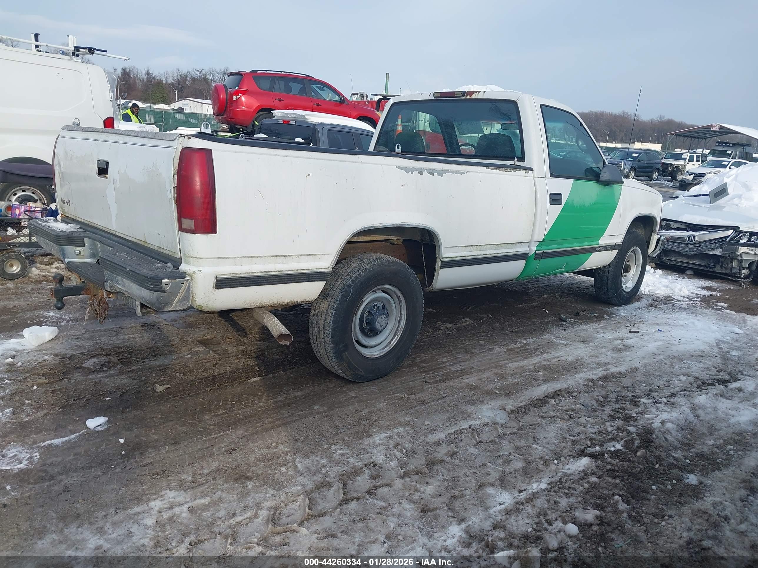 CHEVROLET C2500 image 4