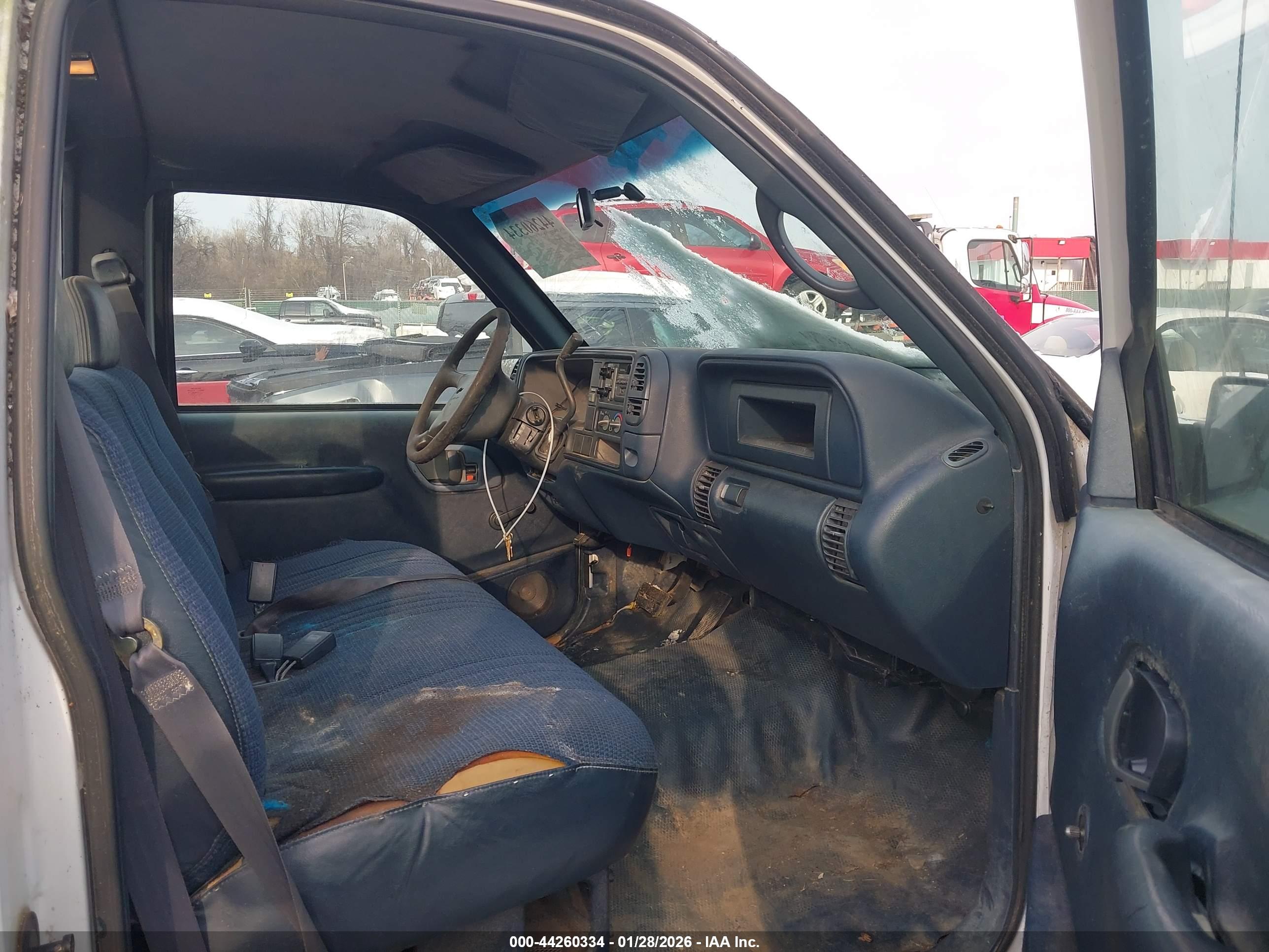 CHEVROLET C2500 image 5